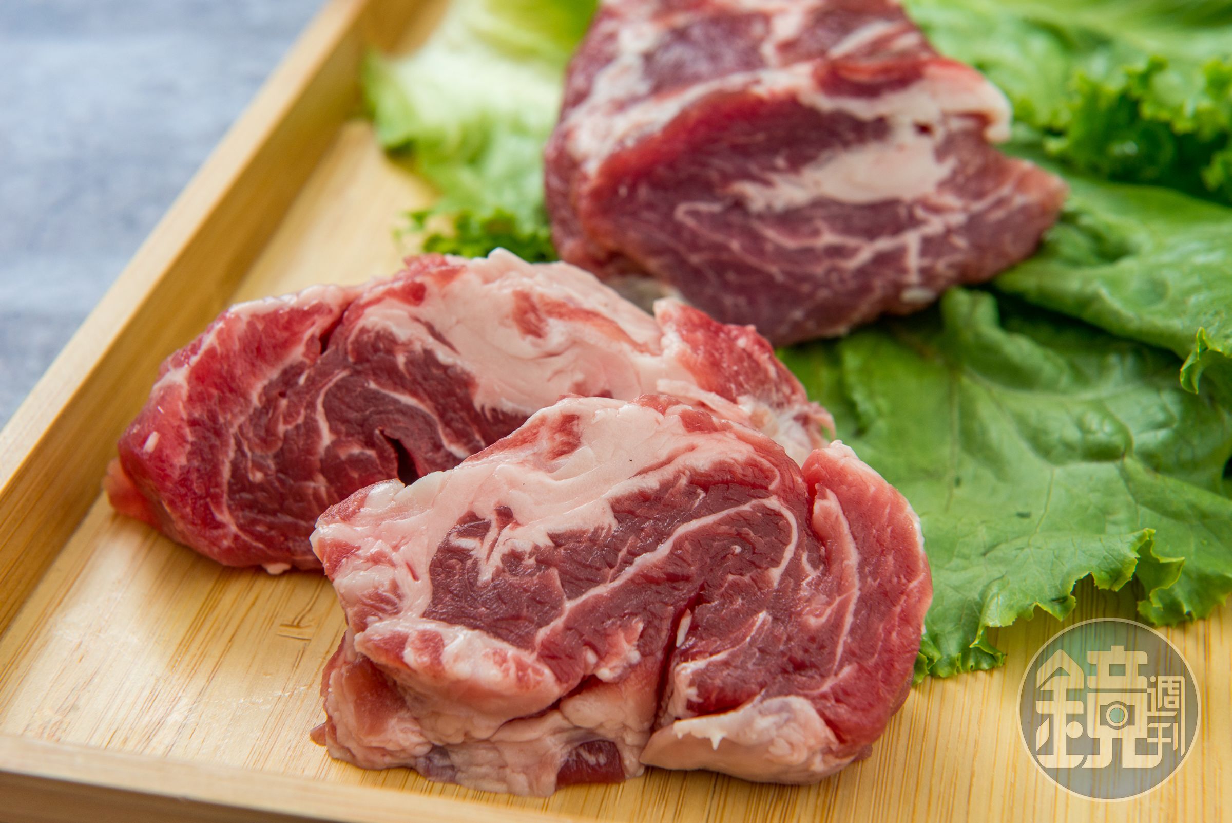 俗稱老饕肉的肋眼蓋肉，是取豬隻肩部和里肌中間、兩塊三角形狀的部位，數量少而珍貴。（靜岡勝政日式豬排提供）