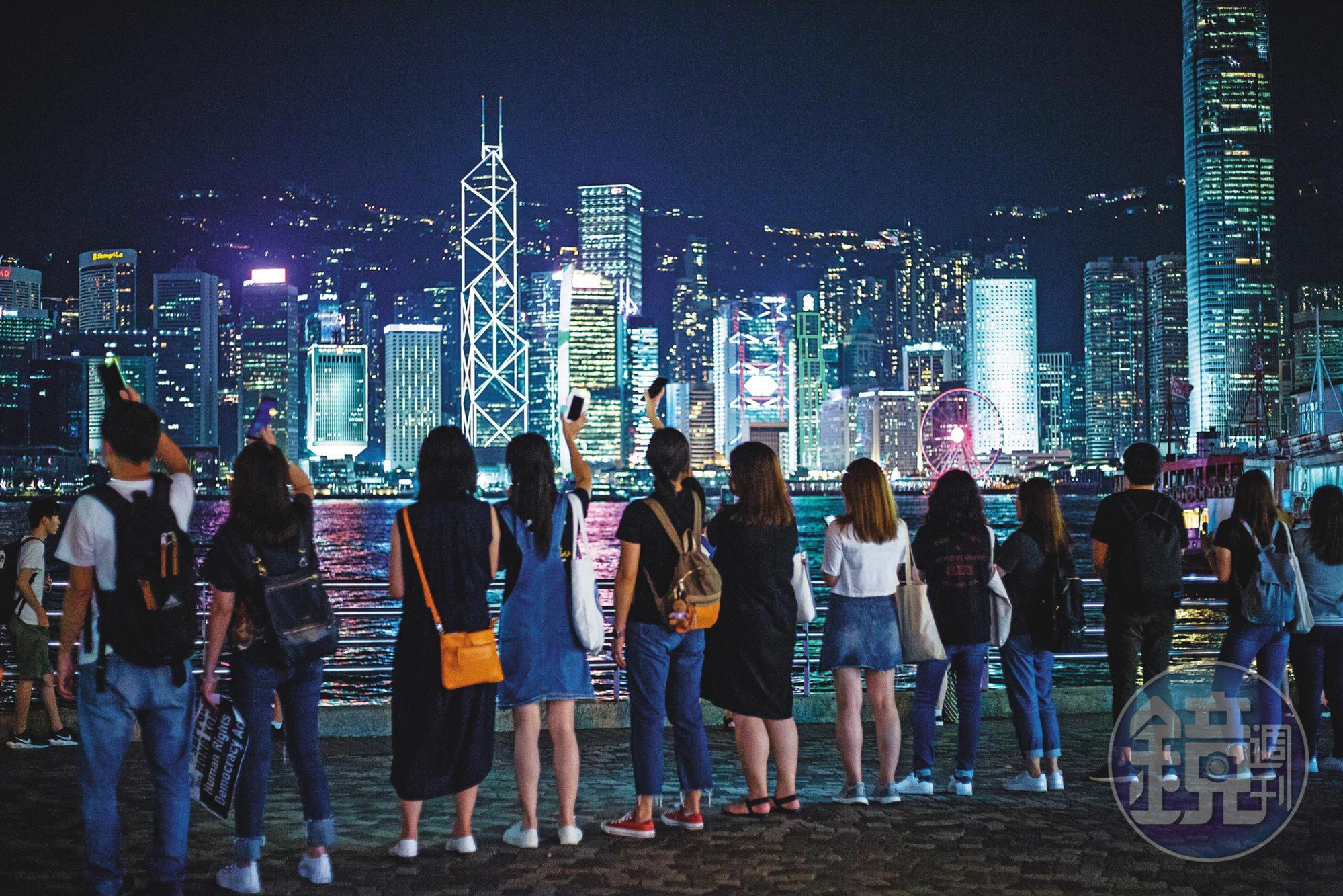 以香港為戰場的「金融脫鉤」已然開打，卻不會是瞬間毀滅性的狂殺。圖為香港維多利亞港夜景。