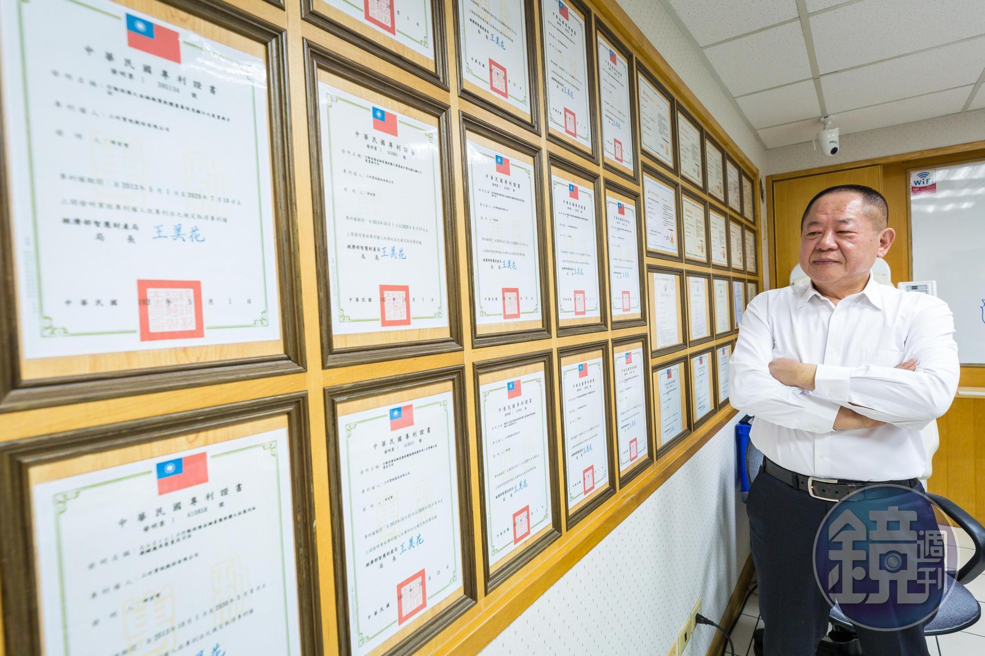 邱宏哲很早布局智慧財產與專利申請,多達205項的專利,建立高門檻,讓競爭對手難追上。