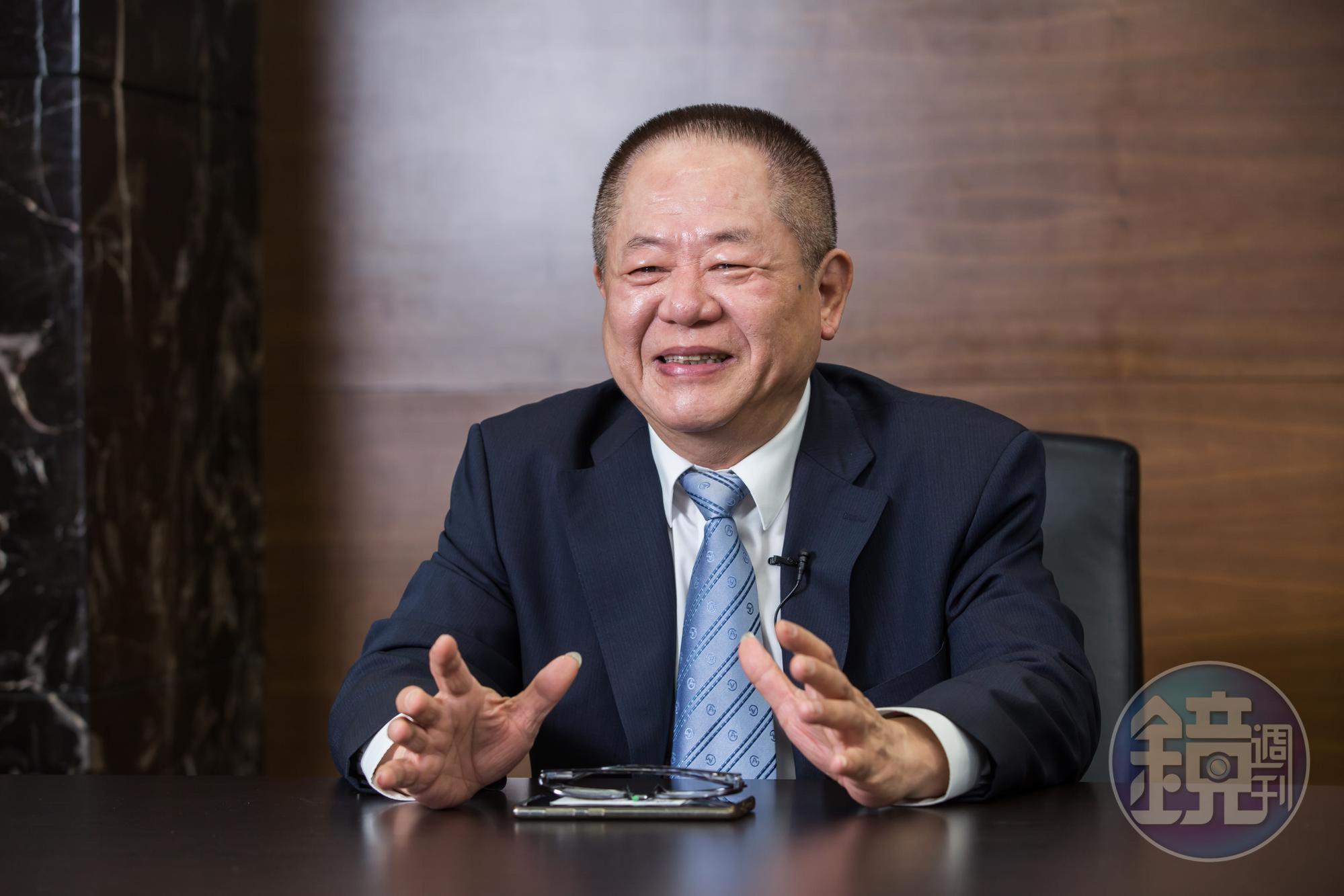 三竹資訊董事長邱宏哲,曾是台灣最大黃金外匯批發商,很多名人都找他換過錢。