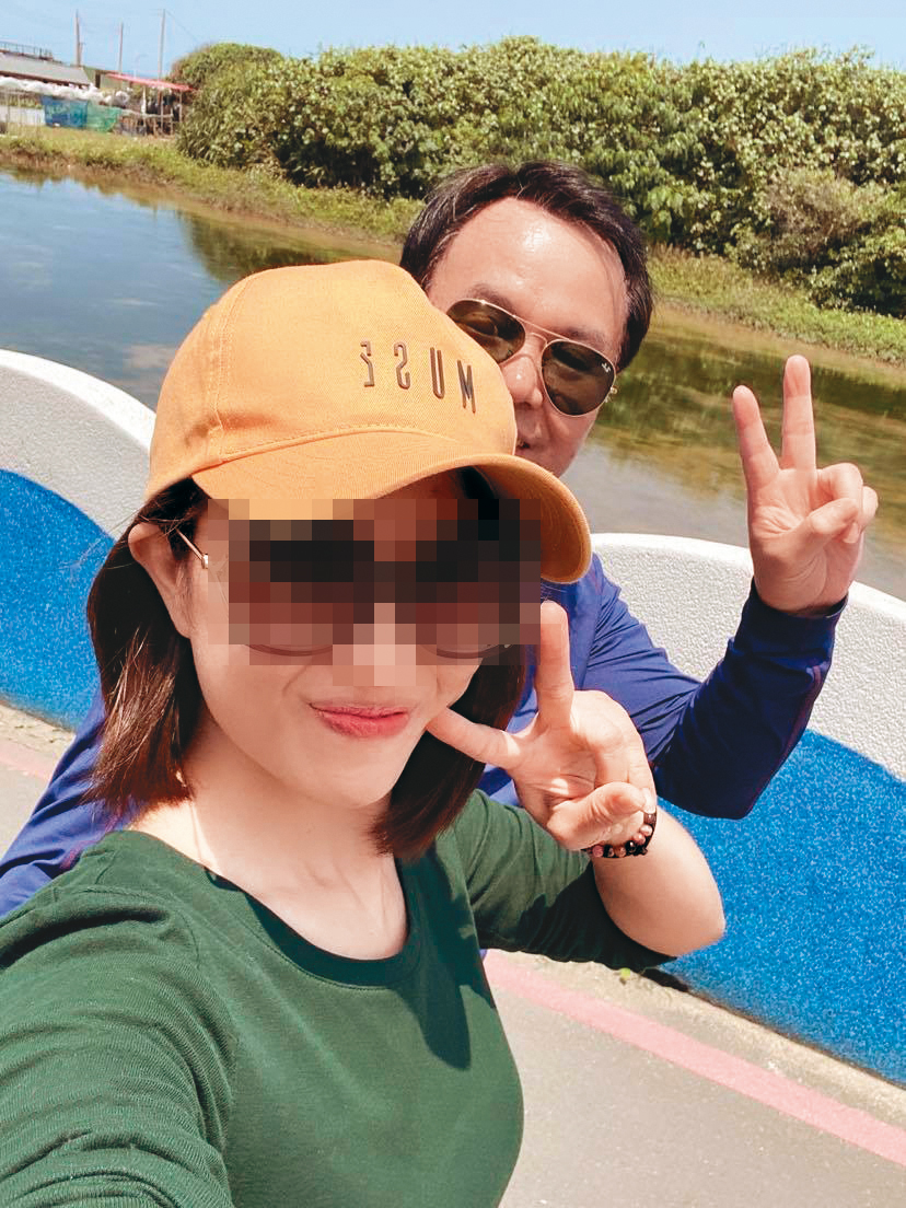 葉義英（後）與假髮公司女總經理（前）外遇，2人相差15歲。（讀者提供）