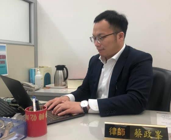 律師蔡政峯指出，大法官廢除通姦罪並不代表外遇合法。（翻攝自蔡政峰臉書）