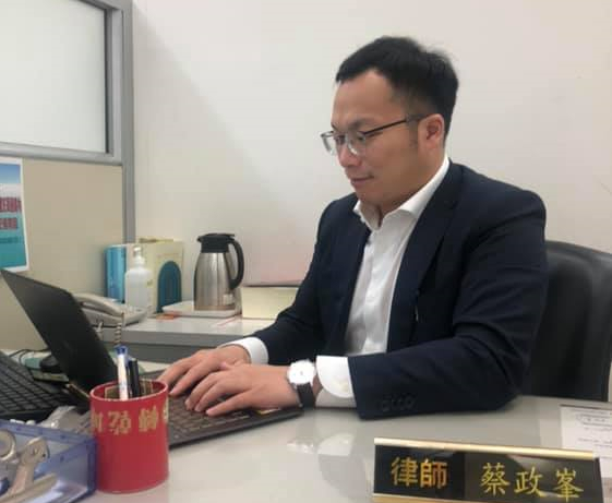 律師蔡政峯指出，大法官廢除通姦罪並不代表外遇合法。（翻攝自蔡政峰臉書）