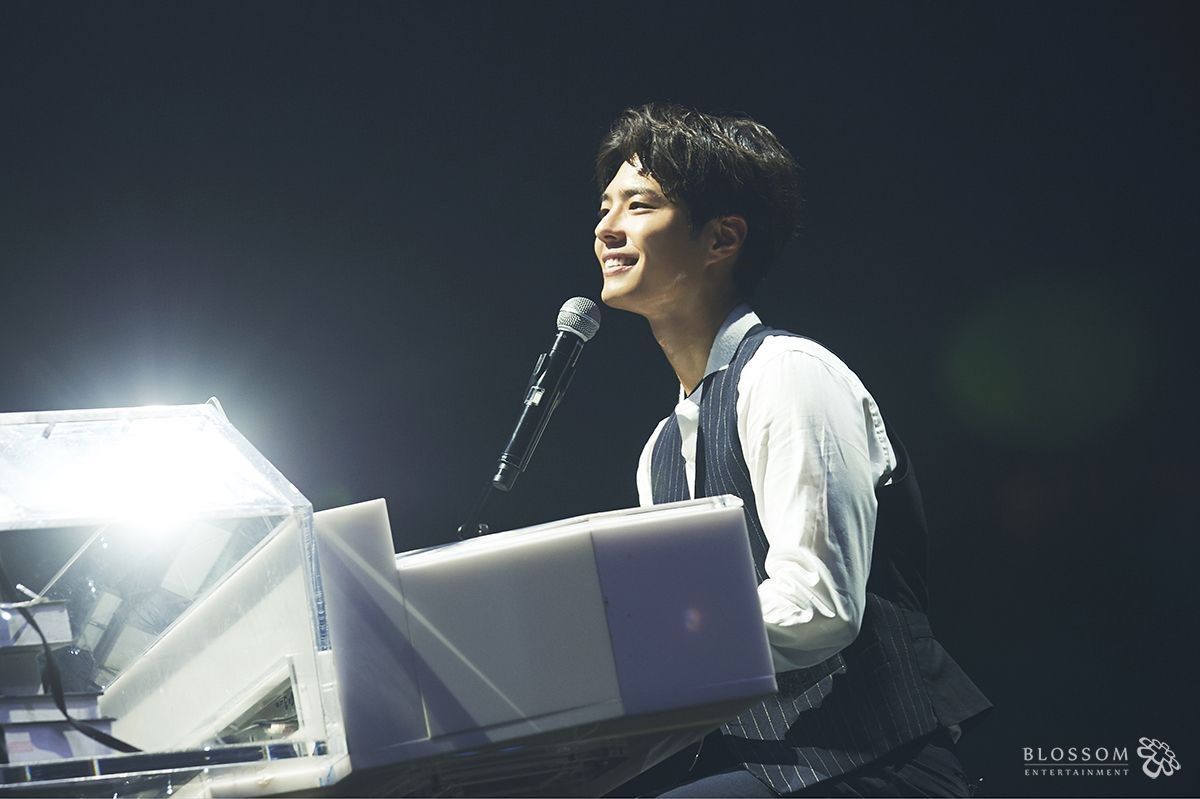 朴寶劍低調報考海軍樂隊，有意提前入伍當鋼琴兵。（翻攝Blossom娛樂臉書）