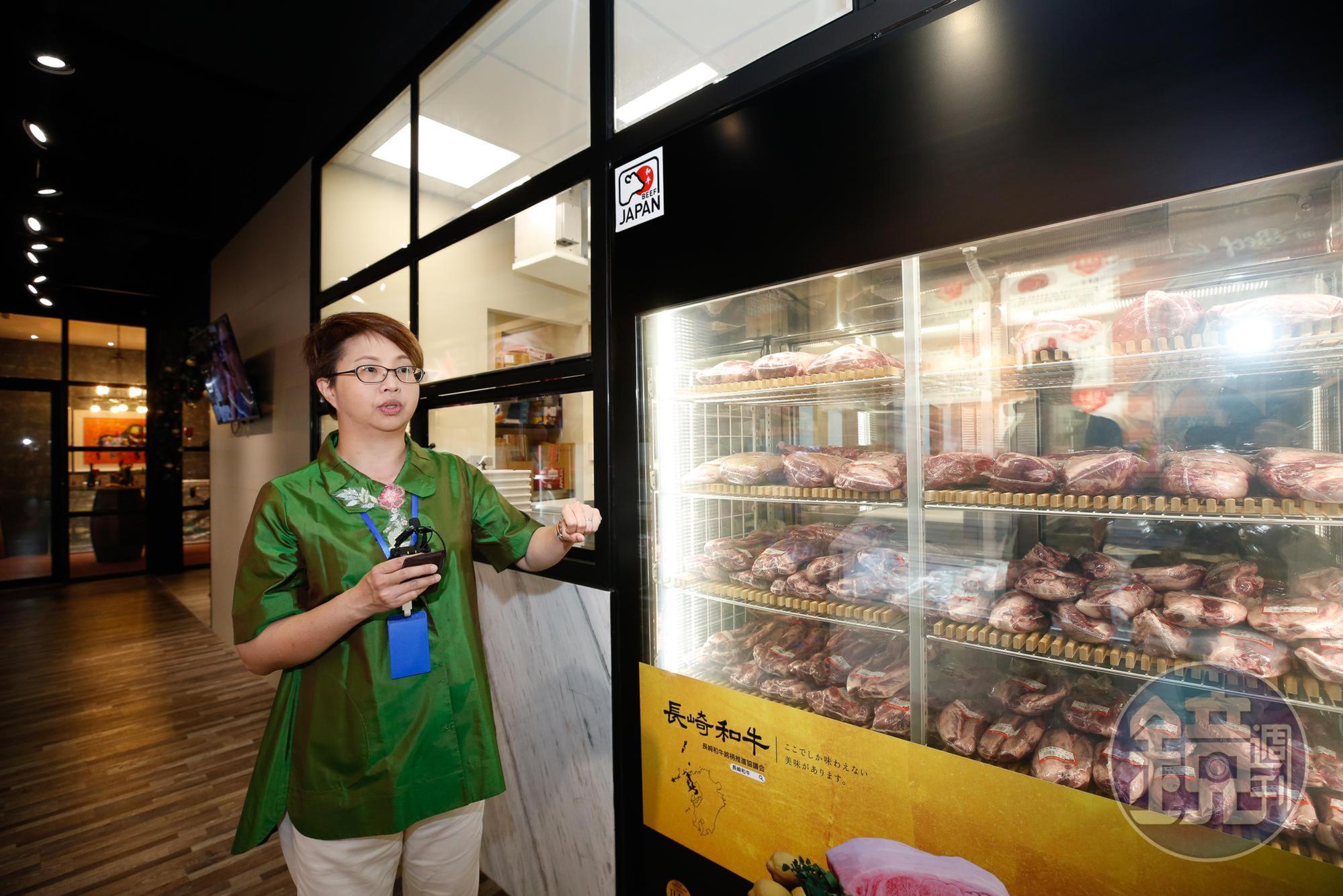 楊連發近年設立肉品銷售門市,專業形象還讓公司因此接到全家自有品牌的代工訂單。