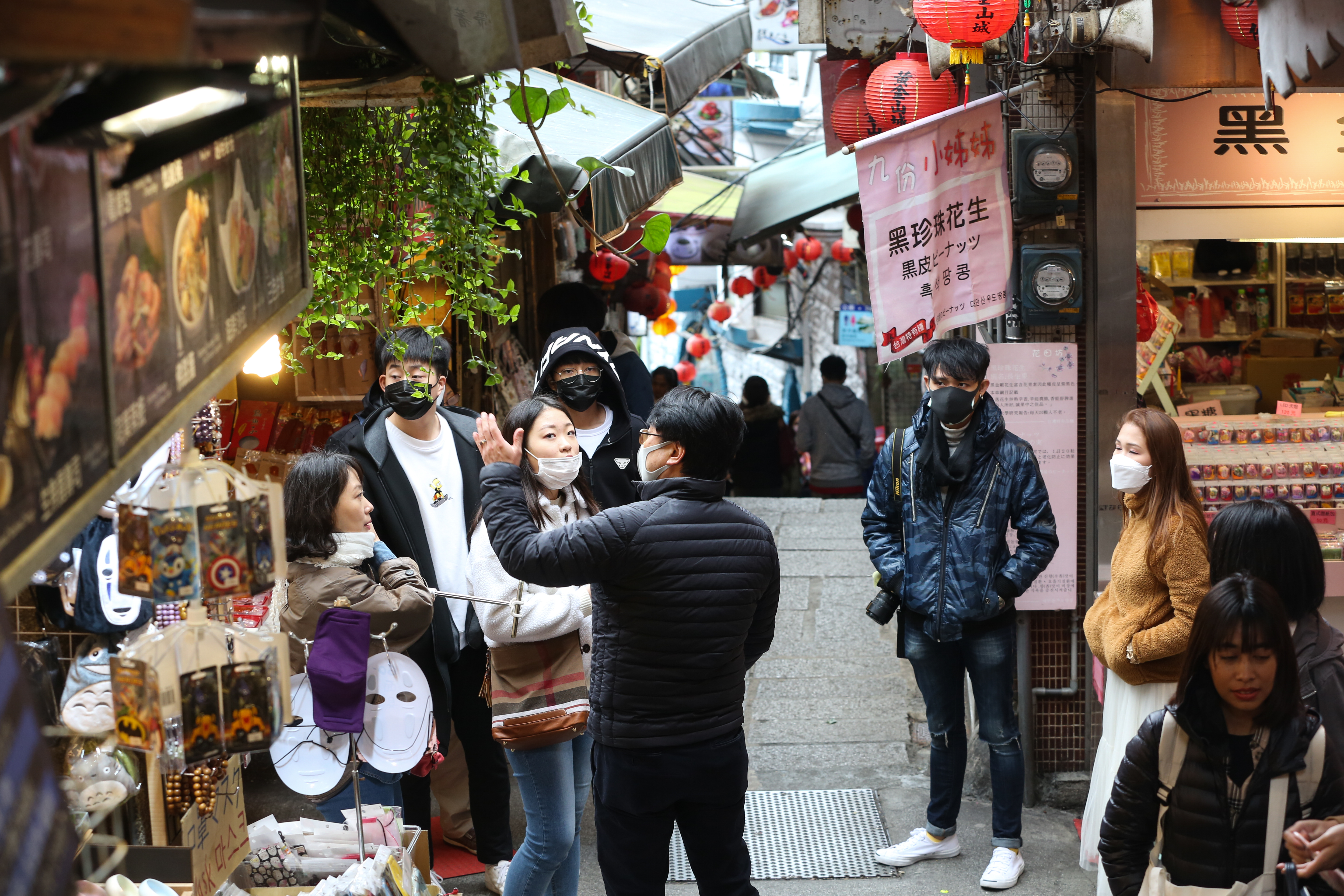 疫情趨緩，7月振興三倍券、安心旅遊補助將陸續上陣，刺激國內旅遊，發卡公司也祭出高回饋搶客。