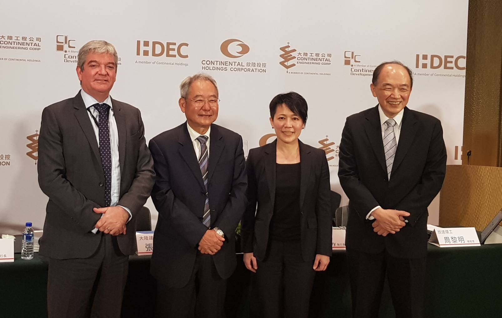 欣陸投控2日由一級主管出席主持2019年營運成果及2020年營業計畫媒體說明會。(由左至右分別是大陸工程執行長Simon Buttery、大陸建設董事長張良吉、欣陸投控執行長張方欣、欣達環工總經理周黎明)