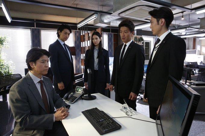 木村拓哉(右二)主演的《BG-搏命保鑣-》第2季原定4月開播,卻因新冠肺炎疫情延檔。(翻攝《BG-搏命保鑣-》推特)