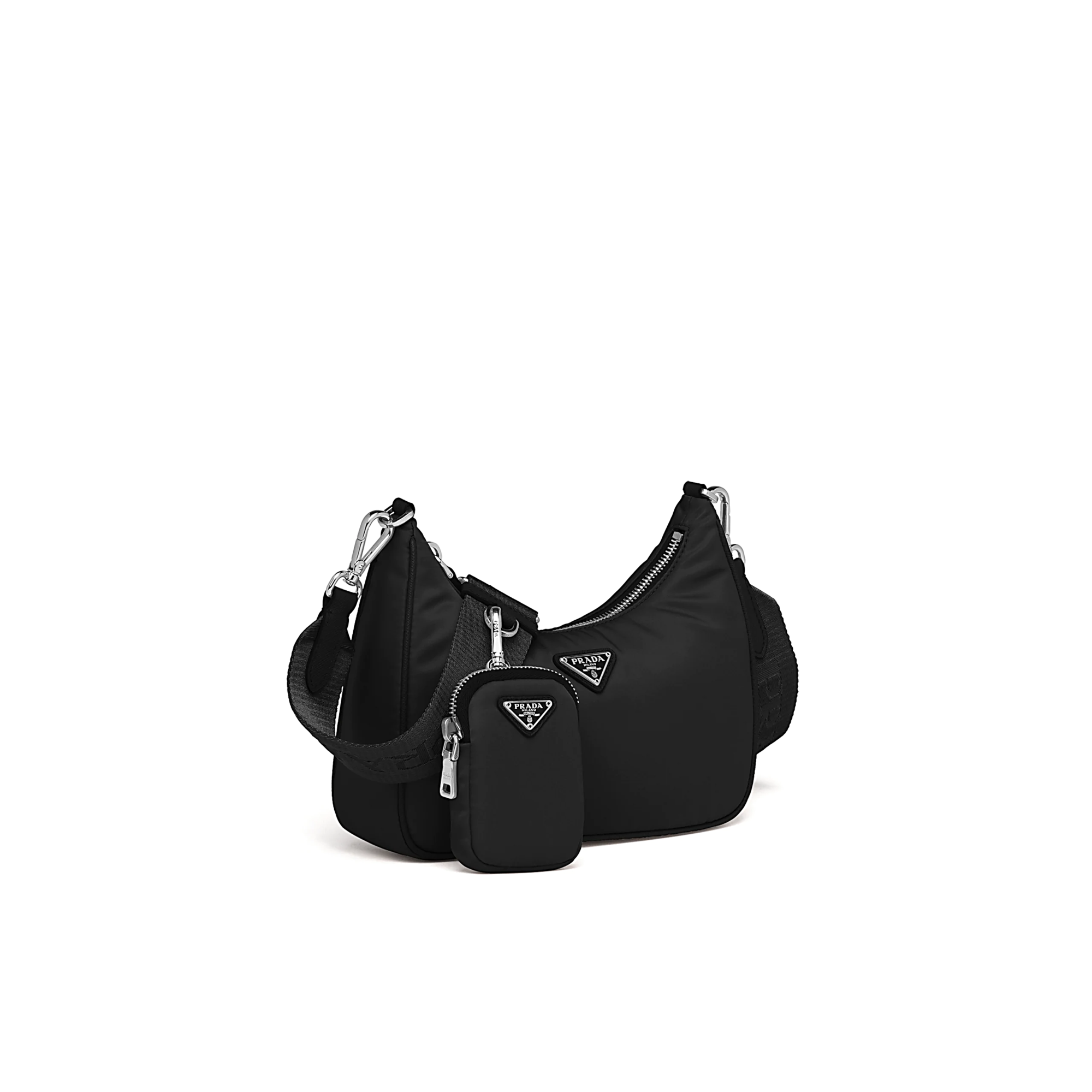 最常缺貨的PRADA Re-edition系列黑色多功能肩背包 NT$38,000。（PRADA提供）