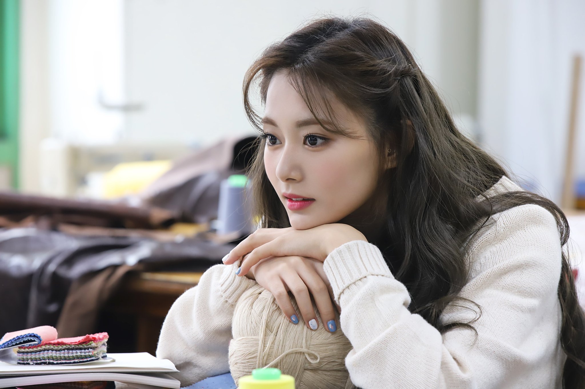 好辣！子瑜「低胸中空短裙」激舞　下半身黑影讓粉絲狂噴鼻血