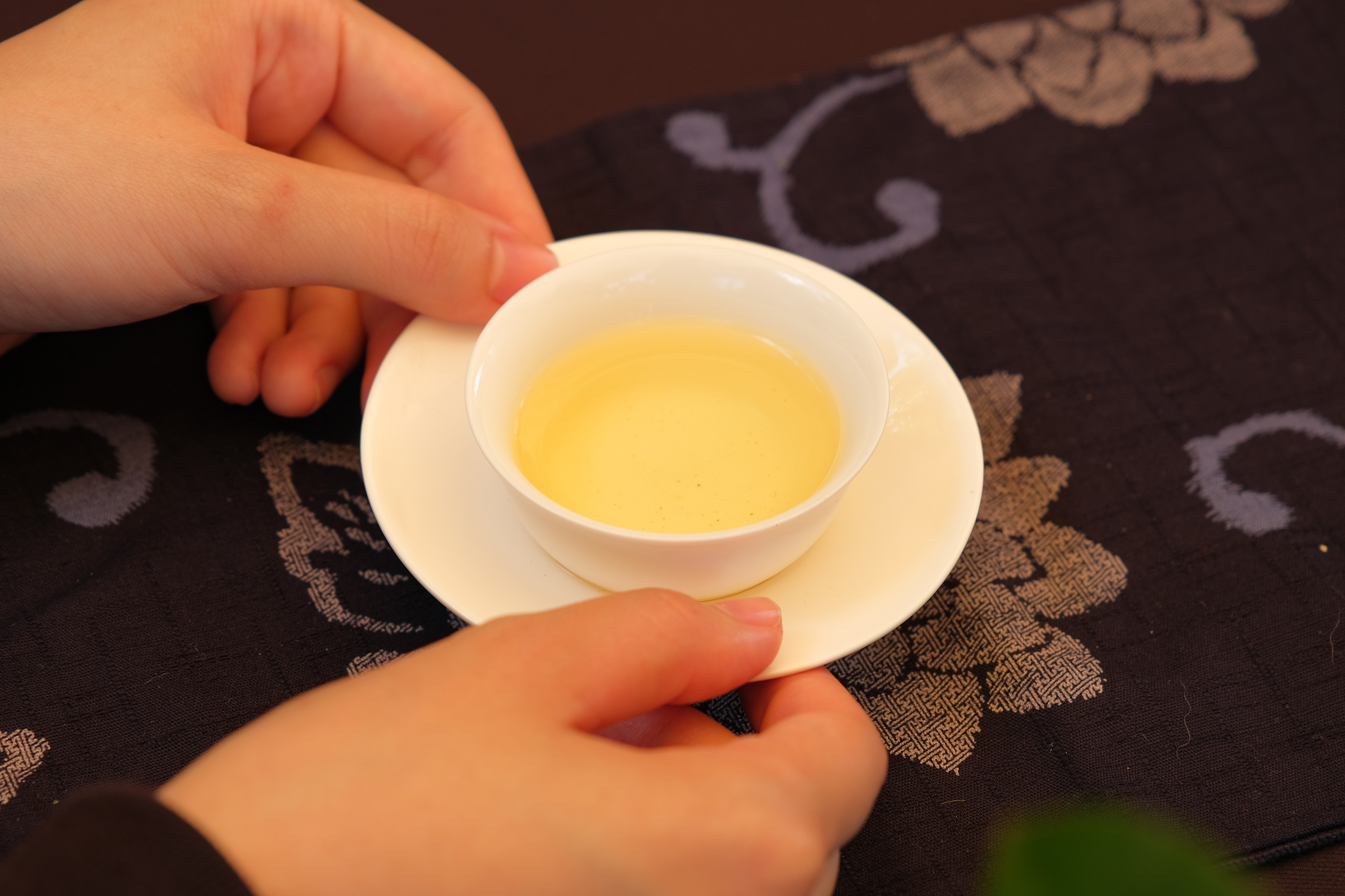 金黃色的茶湯，充滿高山茶獨有的甜味及回甘。