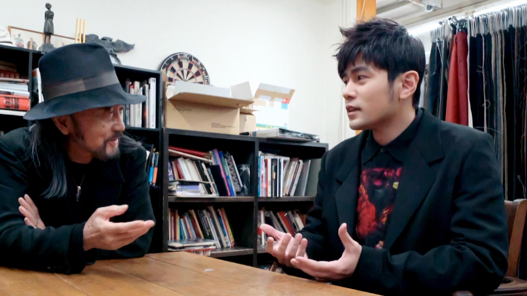 山本耀司與周杰倫會面，看得出周杰倫有點緊張。（Netflix提供）