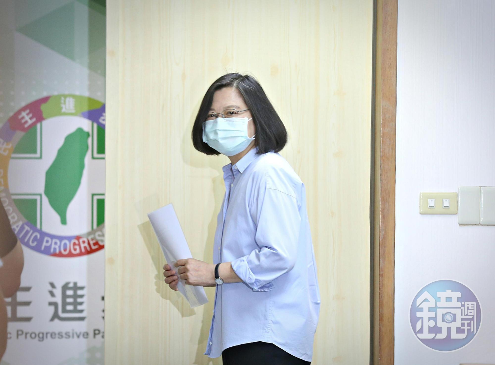民進黨主席蔡英文今出席民進黨中常會。