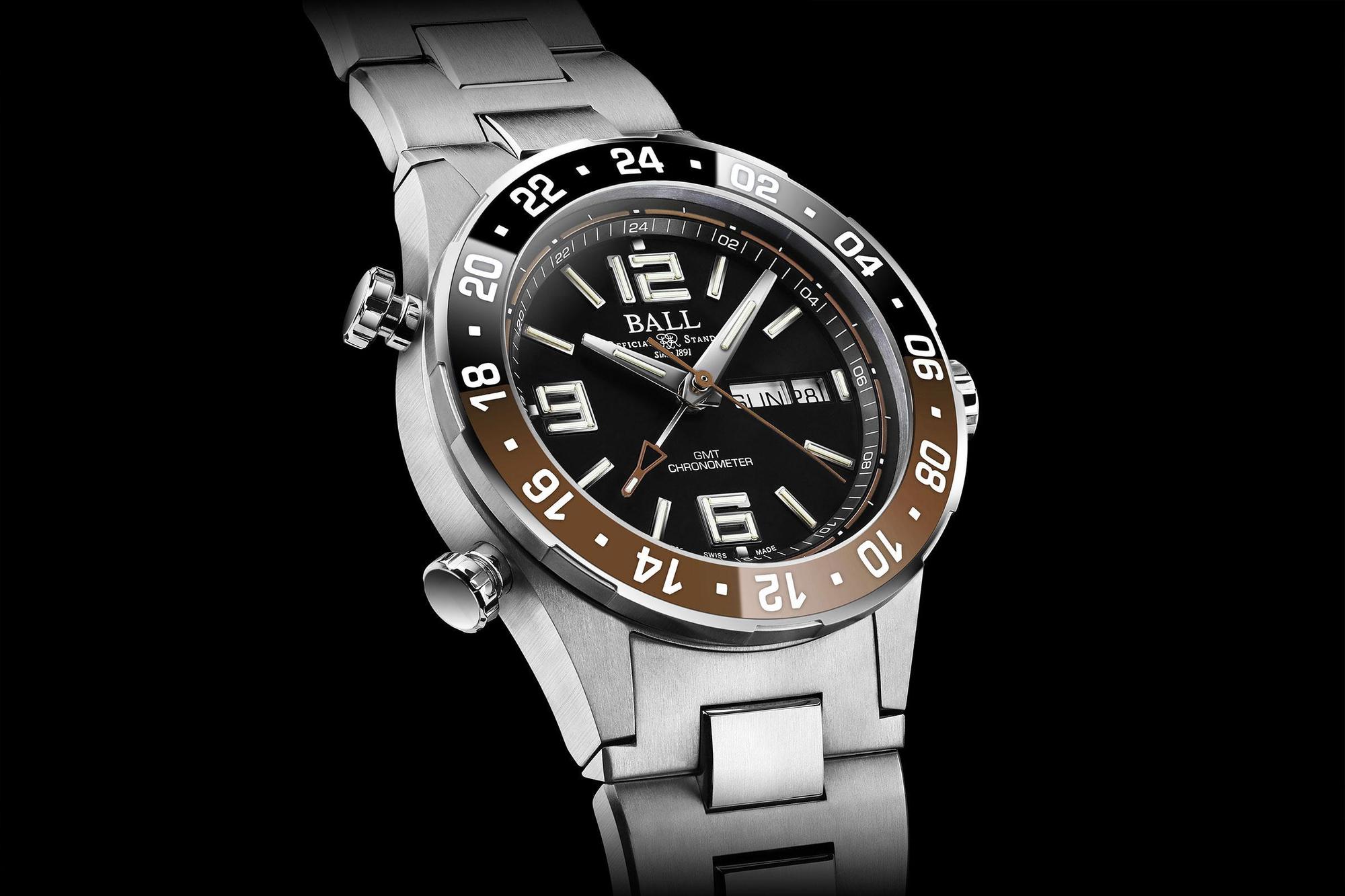 BALL Watch推出全新的Roadmaster Marine GMT腕錶，而這也是品牌首款使用棕配黑這個配色的陶瓷錶圈。
