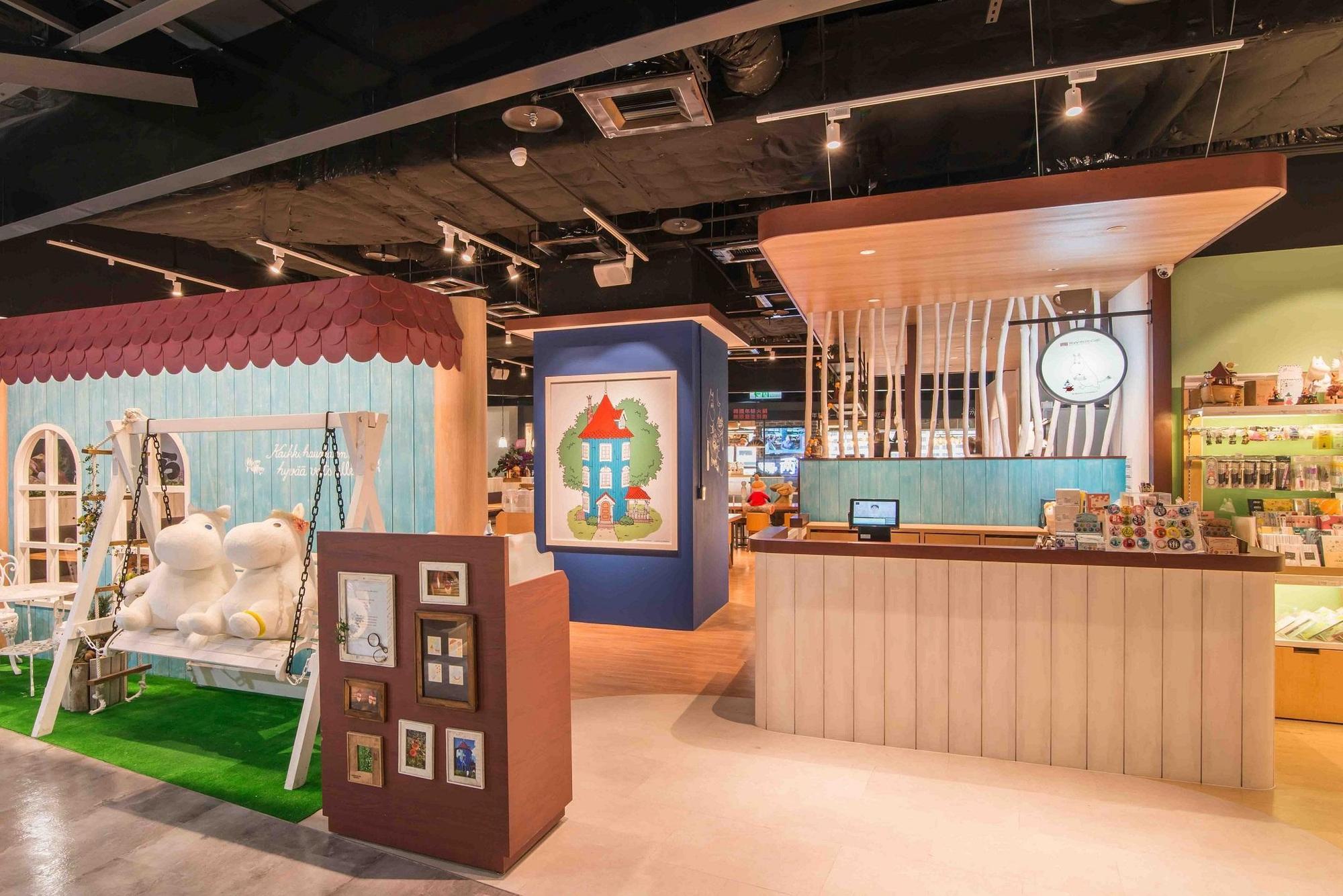信義店位於ATT 4 FUN四樓,新增盪鞦韆超好拍。(Moomin Café嚕嚕米主題餐廳提供)