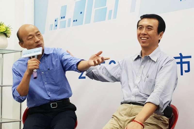 高雄市長韓國瑜（左）面臨罷免危機，同黨戰友陳學聖（右）忍不住為他抱屈。（翻攝自陳學聖臉書）