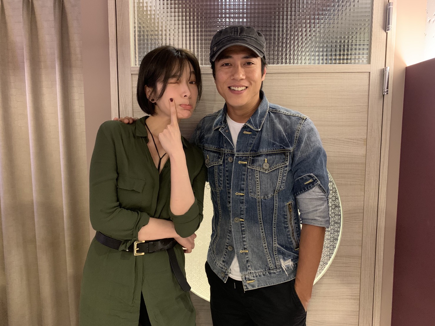 蔡淑臻回憶自己的親密戲沒甚麼經驗，還狂伸舌頭。（嘉陽電影提供）