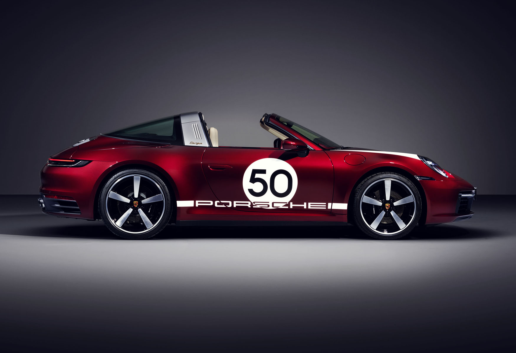 【新車登場】首款致敬經典鉅獻！PORSCHE 911 Targa 4S Heritage Design Edition
