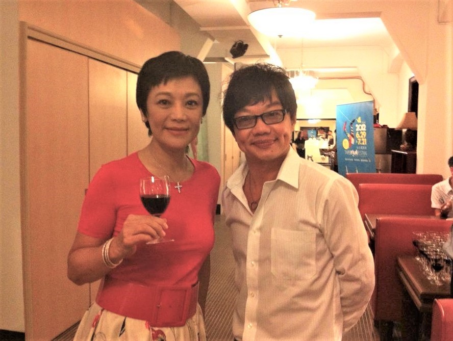 曹源峰（右）13歲時曾在張艾嘉（左）主演的《光陰的故事》中演個小角色，多年之後兩人在台北電影節活動上合影。（曹源峰提供）