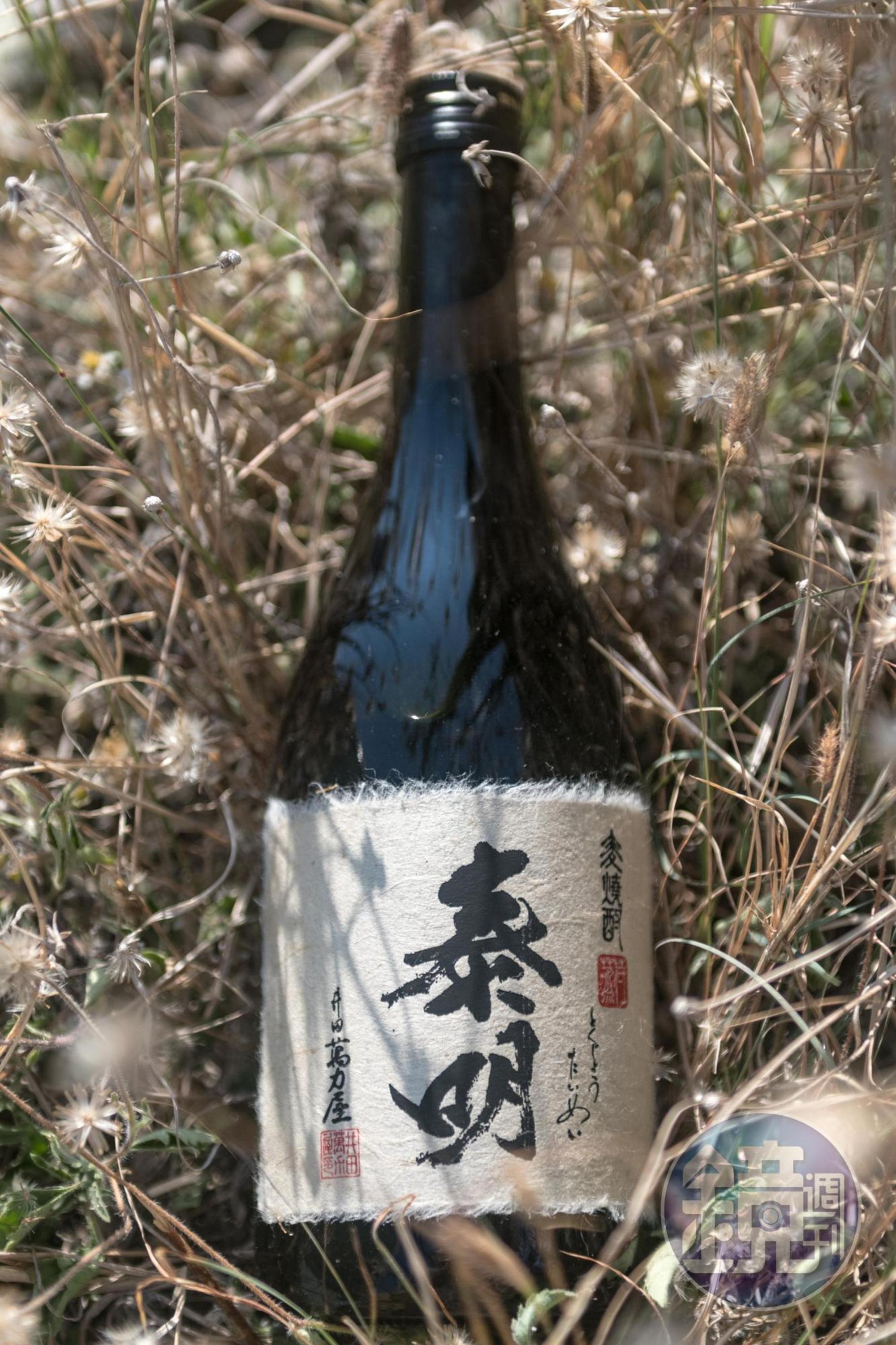 大分縣藤居釀造的「泰明 特蒸泰明」麥香飽滿豐盈，中段轉為爆米花、焦糖香，被方大城譽為麥燒酎界的翹楚。（1,650元／720ml、瓶）