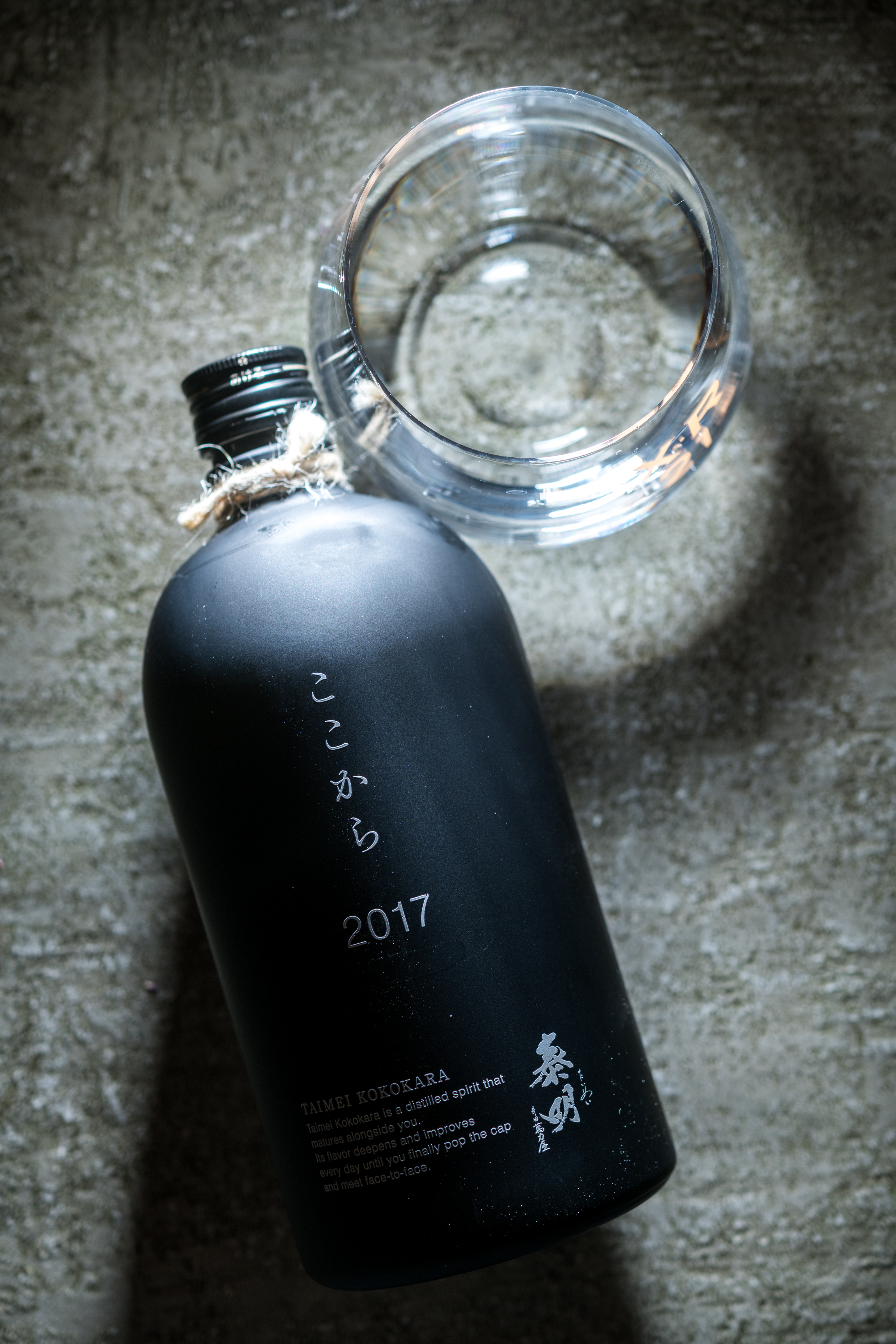 泰明的年份特別款「啟程(ここから)2017」雖然酒精度數高,卻細膩綿甜不辣口。(3,500元/720ml、瓶)
