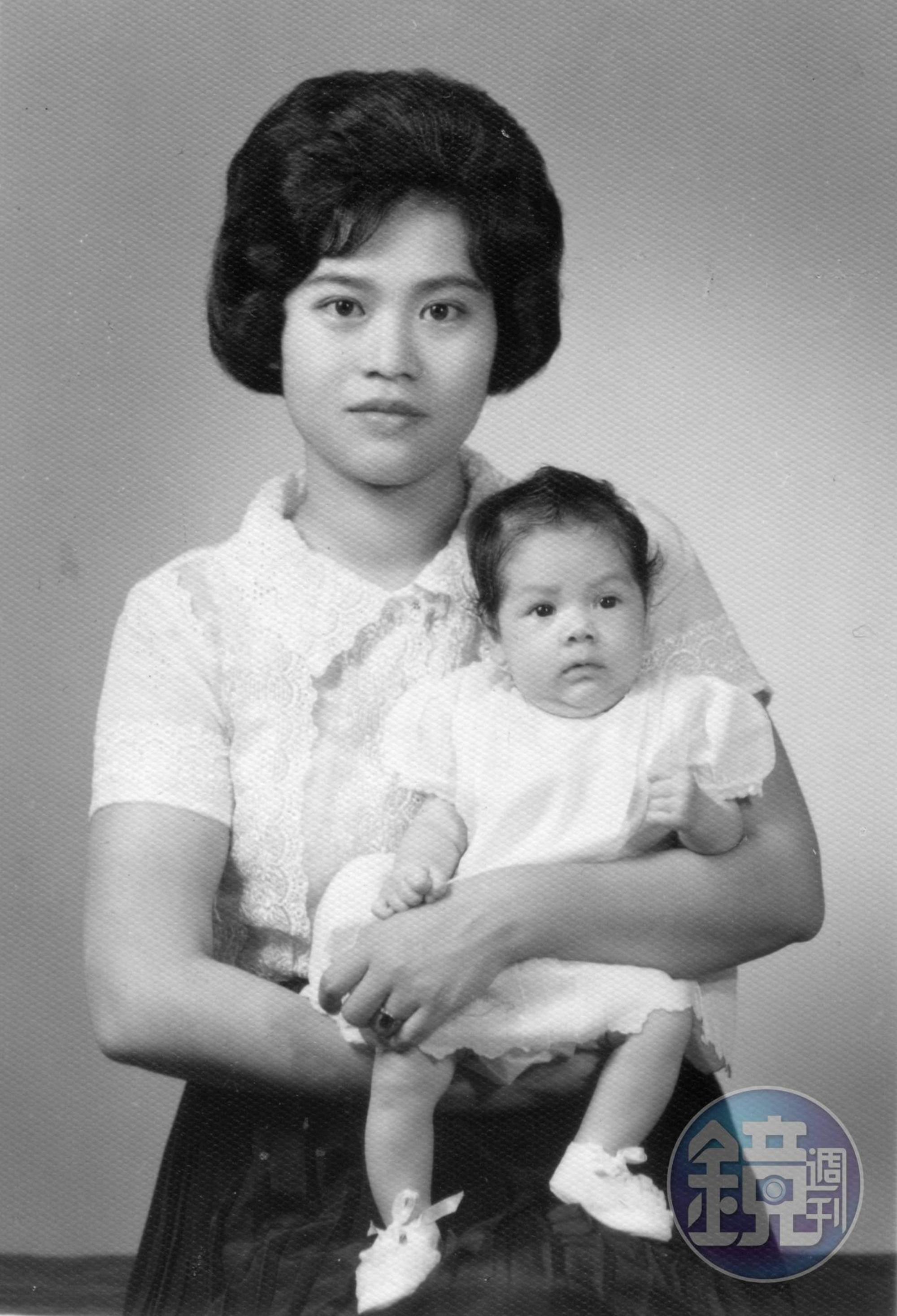 在美軍駐台的時代下,誕生了約1千多名台美混血兒,賴佩霞一出生就沒有父親,母女倆關係緊密卻又充滿矛盾。(賴佩霞提供)