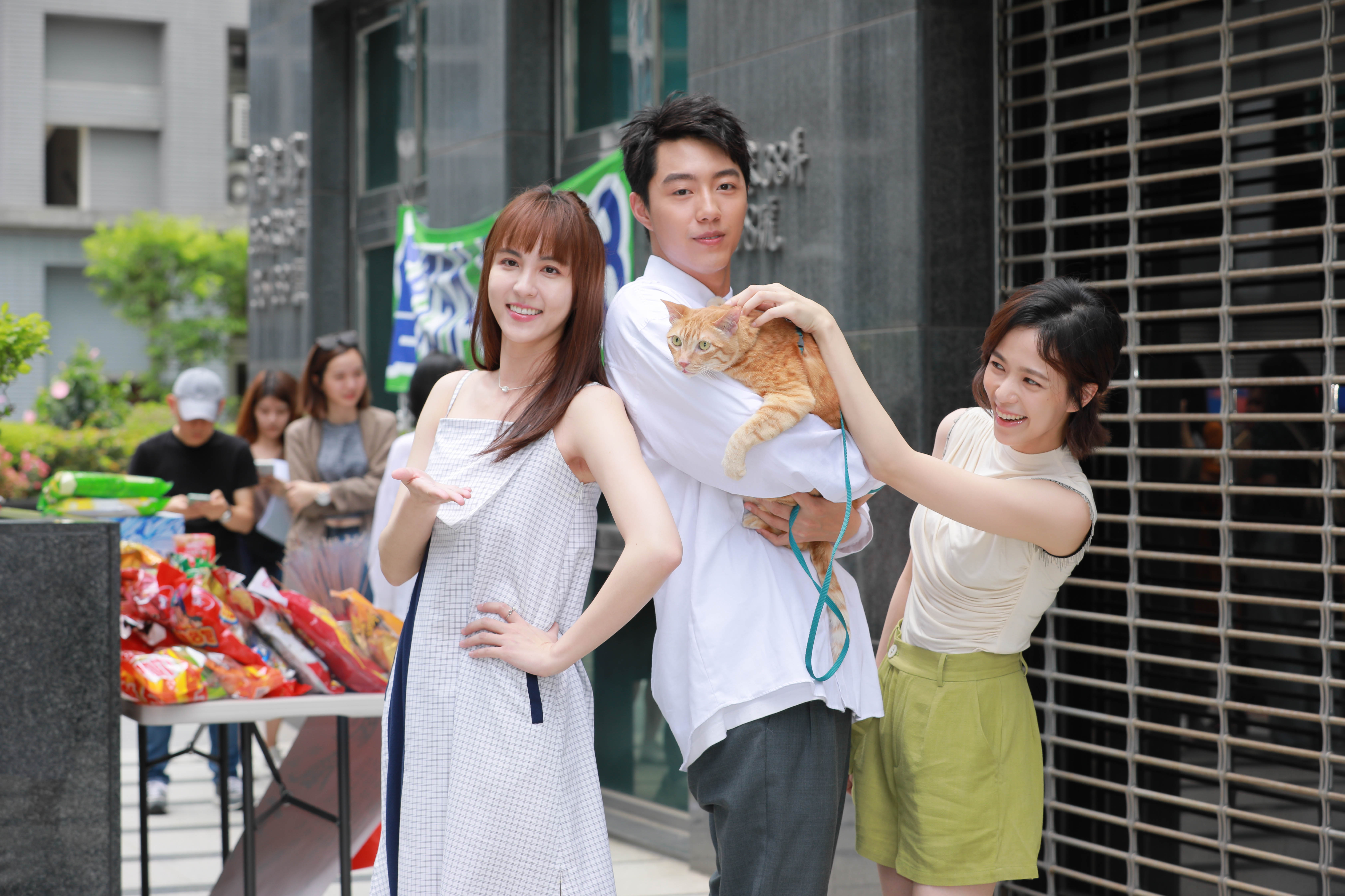 蔡凡熙（中）在新戲《都嘛是你的毛》演寵物溝通師。