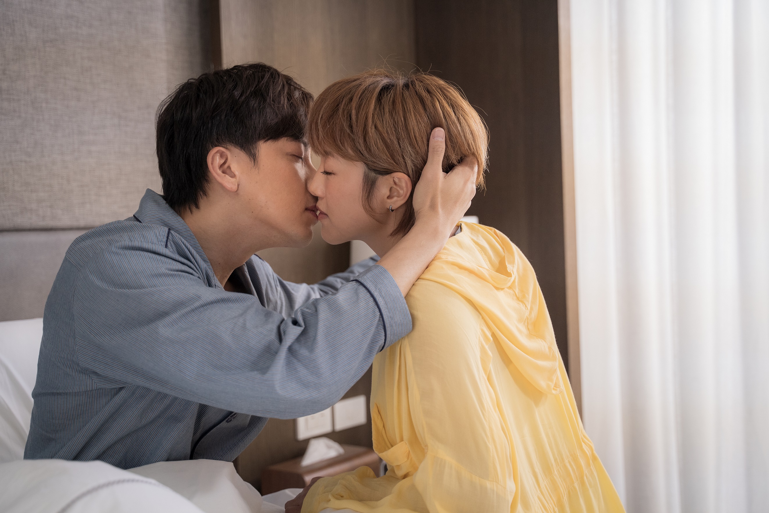 坤達和張允曦（小8）兩人在劇中曖昧許久，今晚終於要上演吻戲！（東森提供）