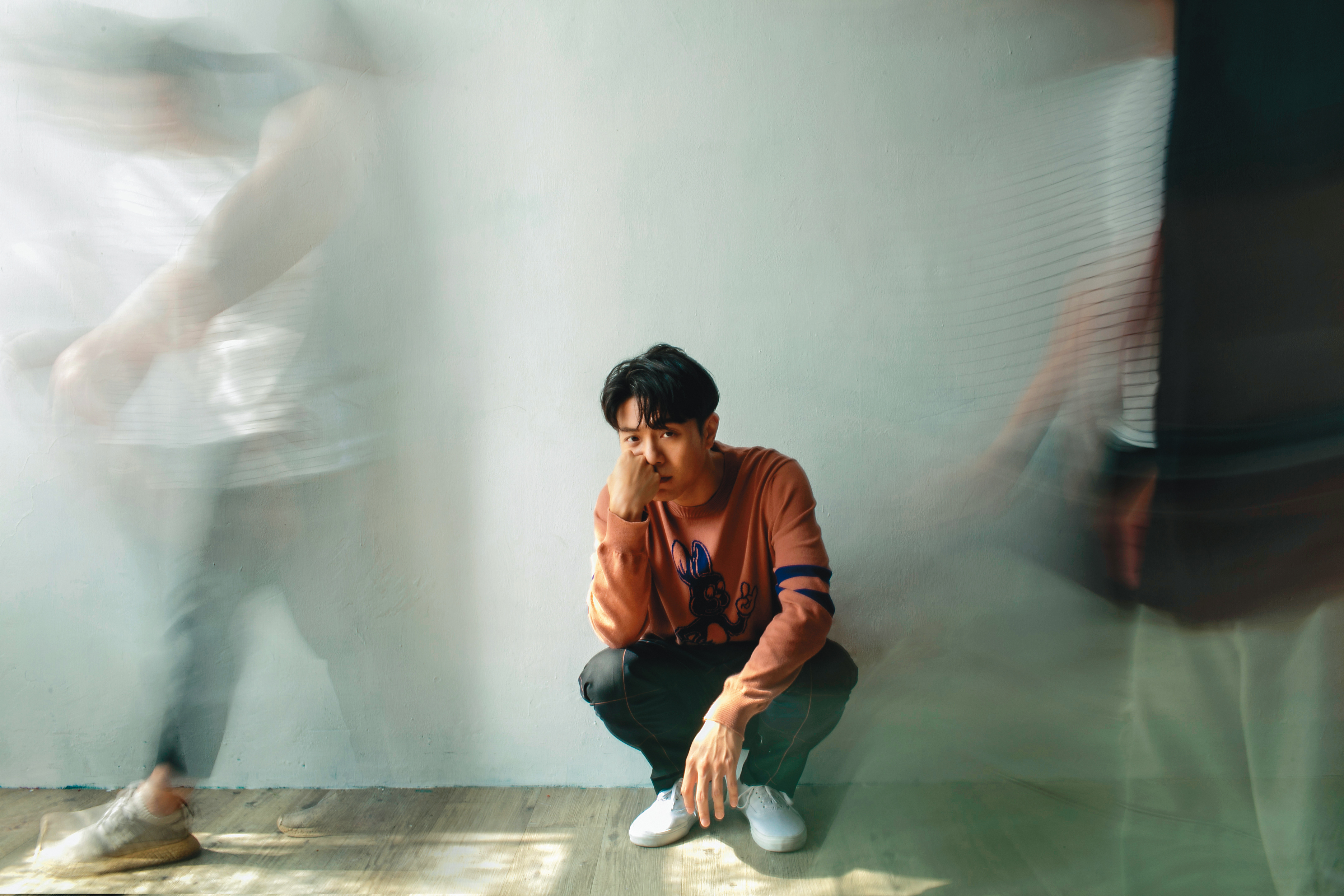 一個內向的自己想要改變。韋禮安發現自己對人還是有好奇心，以這個為切入點之後，他於是有了談話間的流動。