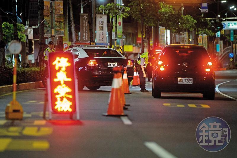台中大甲區今(5日)早上10點驚傳一起男子拒檢,竟開車衝撞飛員警;示意圖。(本刊資料照)