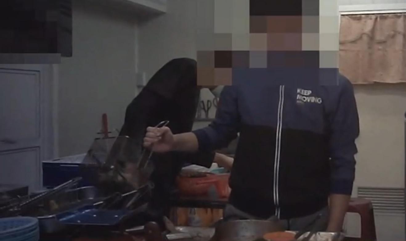 知名雞排店員工爆料工作時間超過12小時。(翻攝畫面)