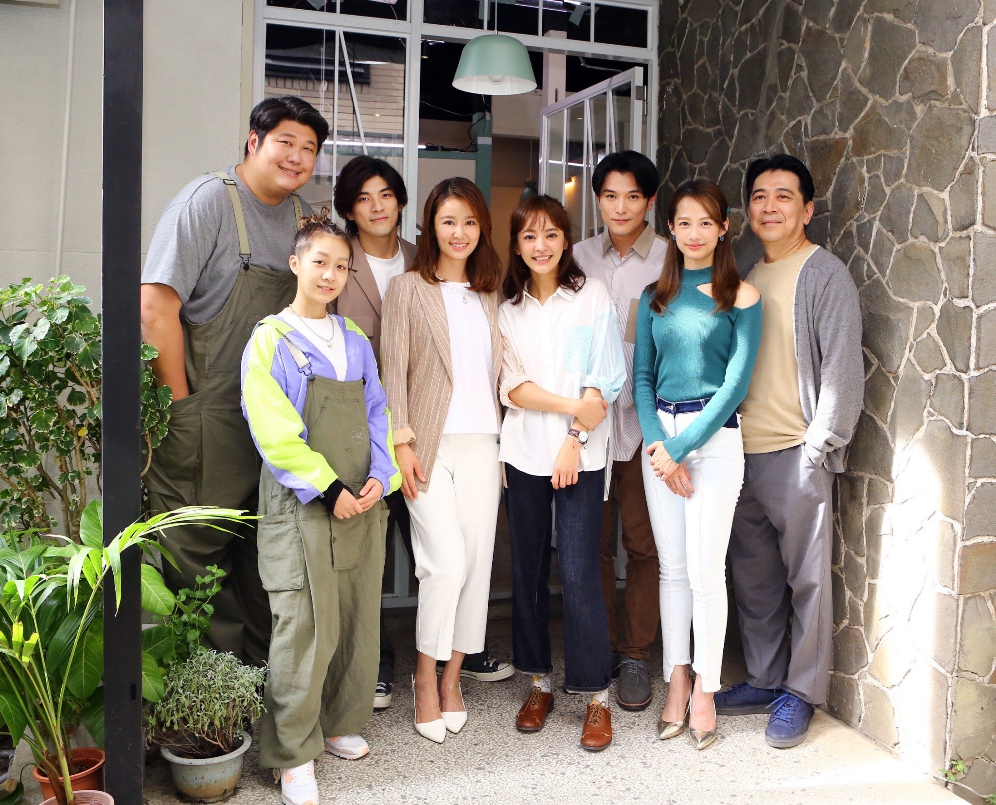 由林心如監製的電視劇《她們創業的那些鳥事》舉行媒體探班，主要演員邱澤、陳意涵、簡嫚書、林哲熹、高捷等人都暢聊拍戲過程。（可米傳媒提供）