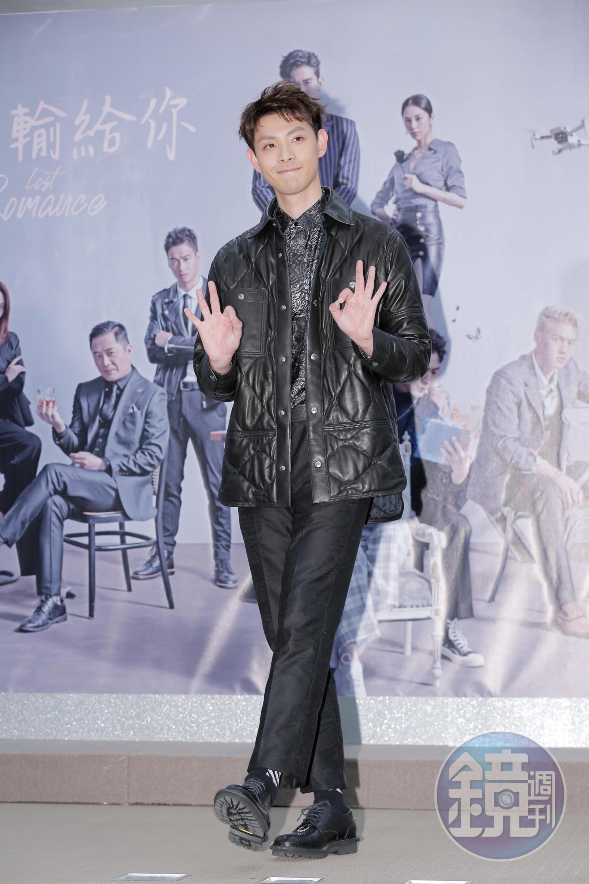 連晨翔（圖）和張立昂合作，努力健身。
