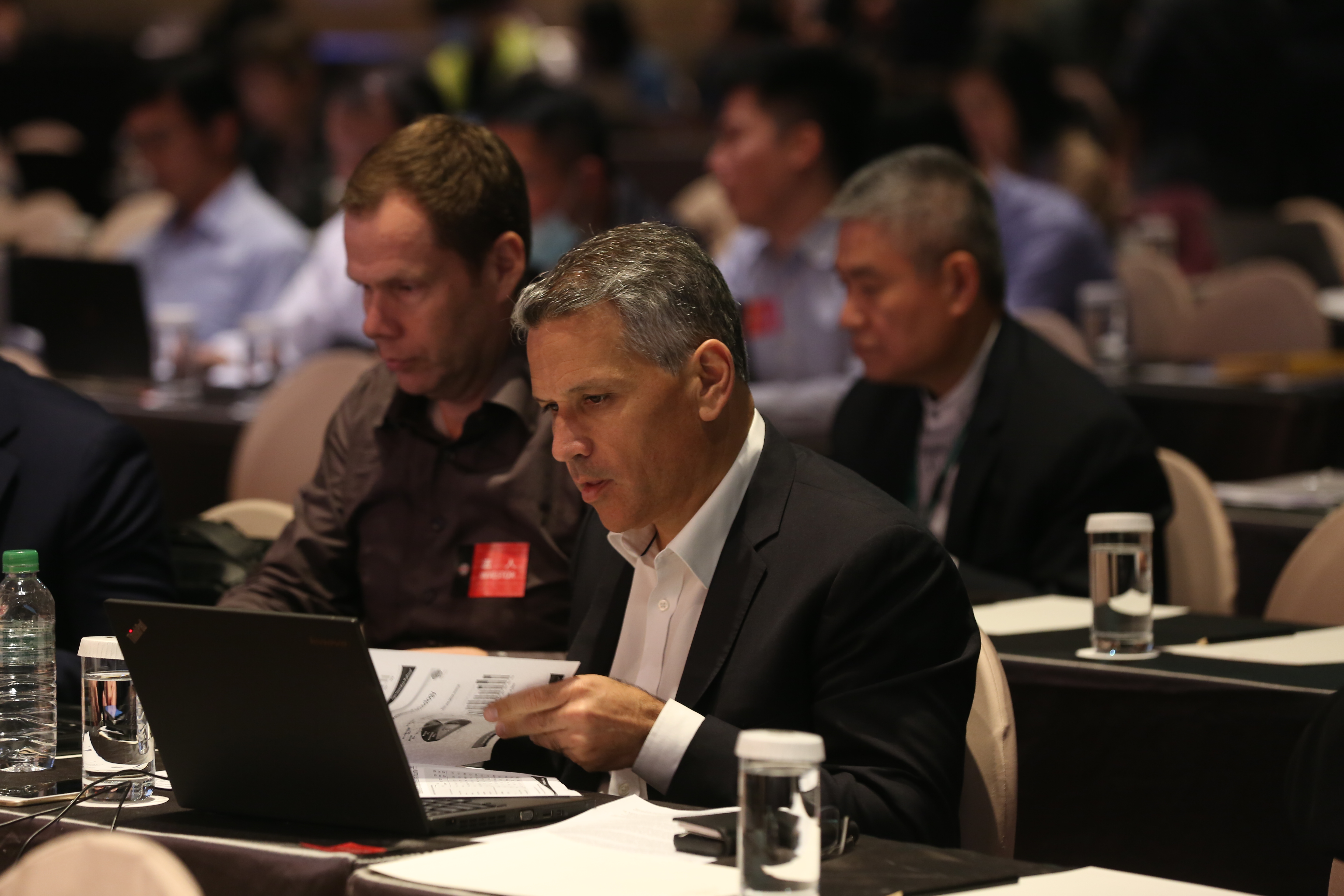 儘管外資針對權值股進行回補，卻引起法人「拉抬指數出貨高價股」聯想。