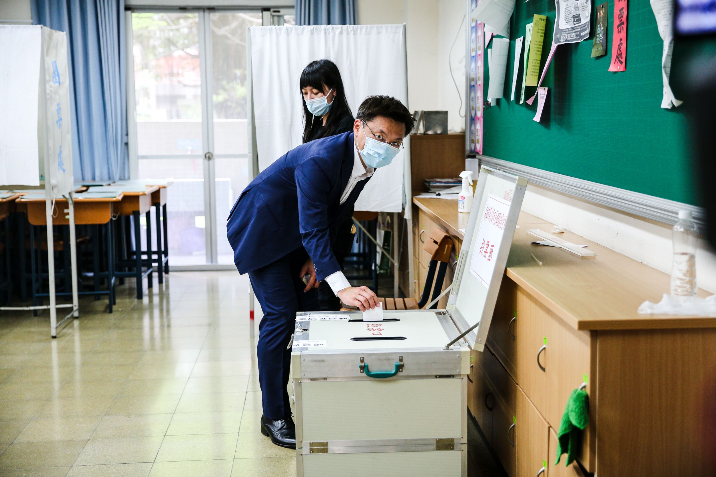 今日高雄市進行市長罷免案,趙天麟前往投票。