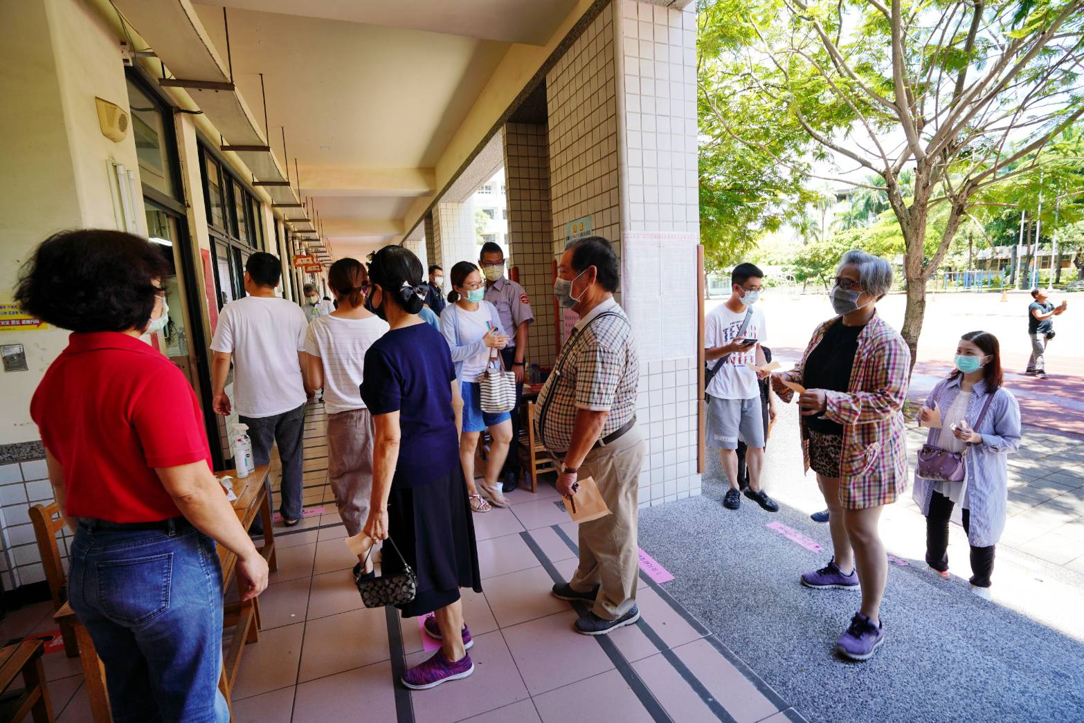 高雄市長韓國瑜罷免投票，警方獲報多起「監票」案件。