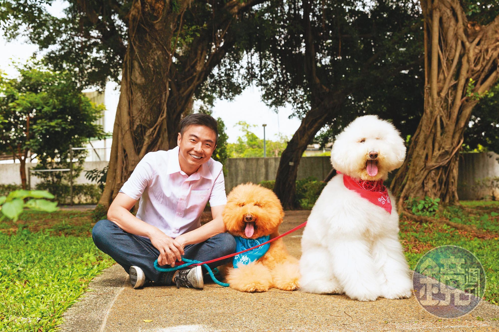 犬類行為專家熊爸擁有超過20年的訓犬經驗,明星犬哈樂(左)跟哈媚(右)也是他的學生。