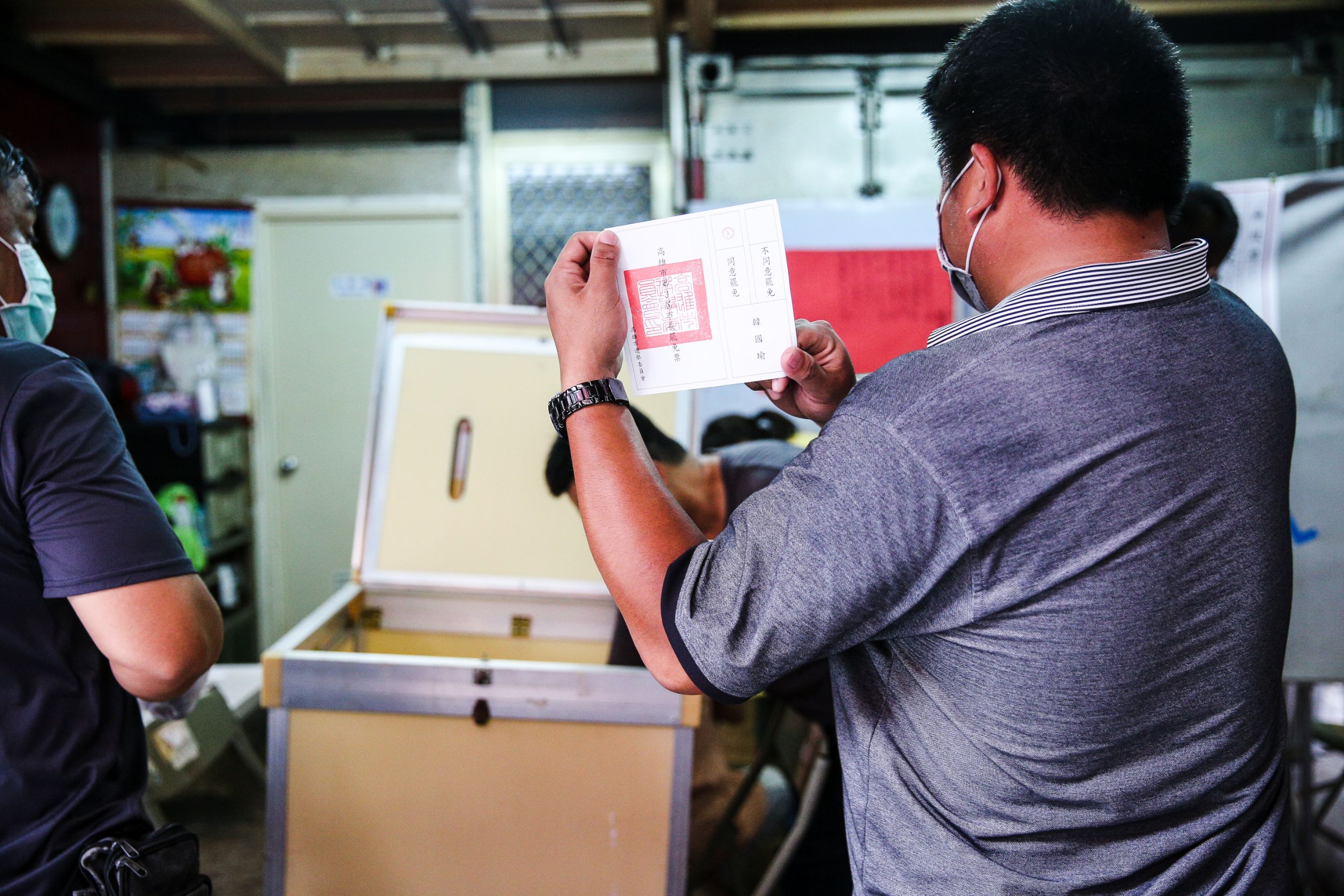 中央選舉委員會提醒投票民眾，投票日當天零時起禁止從事競助選活動。（資料照）