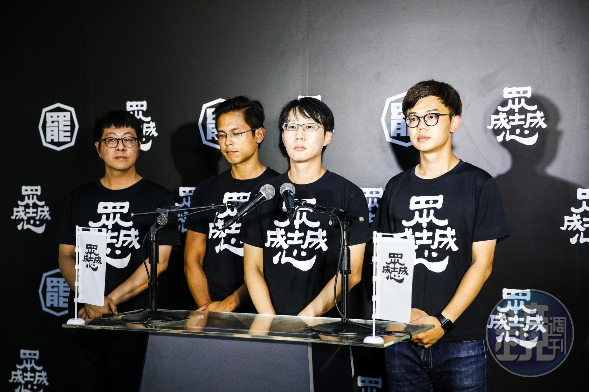 「罷韓四君子」在光復高雄總部召開國際記者會，陳冠榮（右2）哽咽地表示：我們幫高雄出了一口氣。