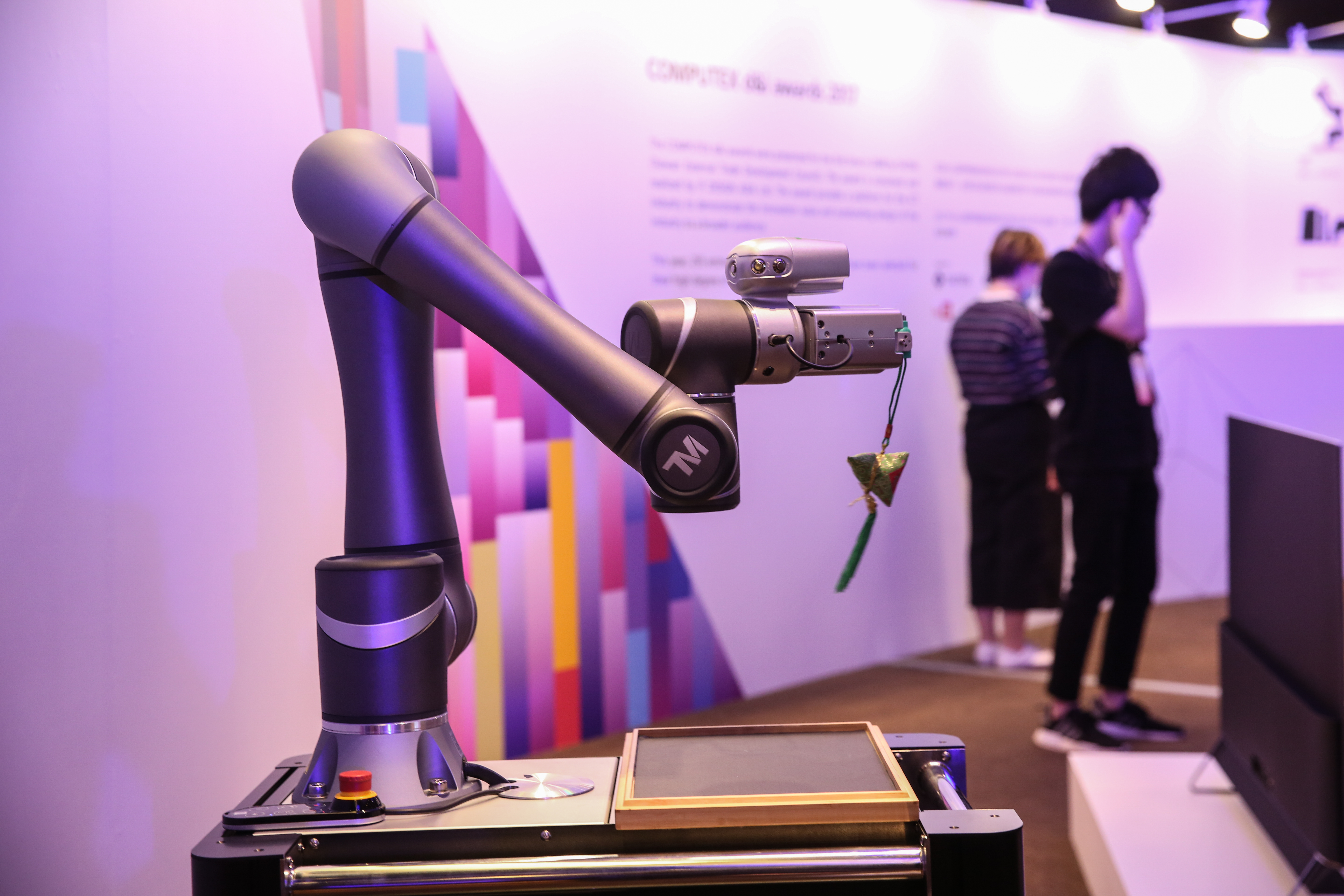 廣明光電近來大舉轉型朝機器人（圖）與AI等領域發展。圖為本刊資料照。