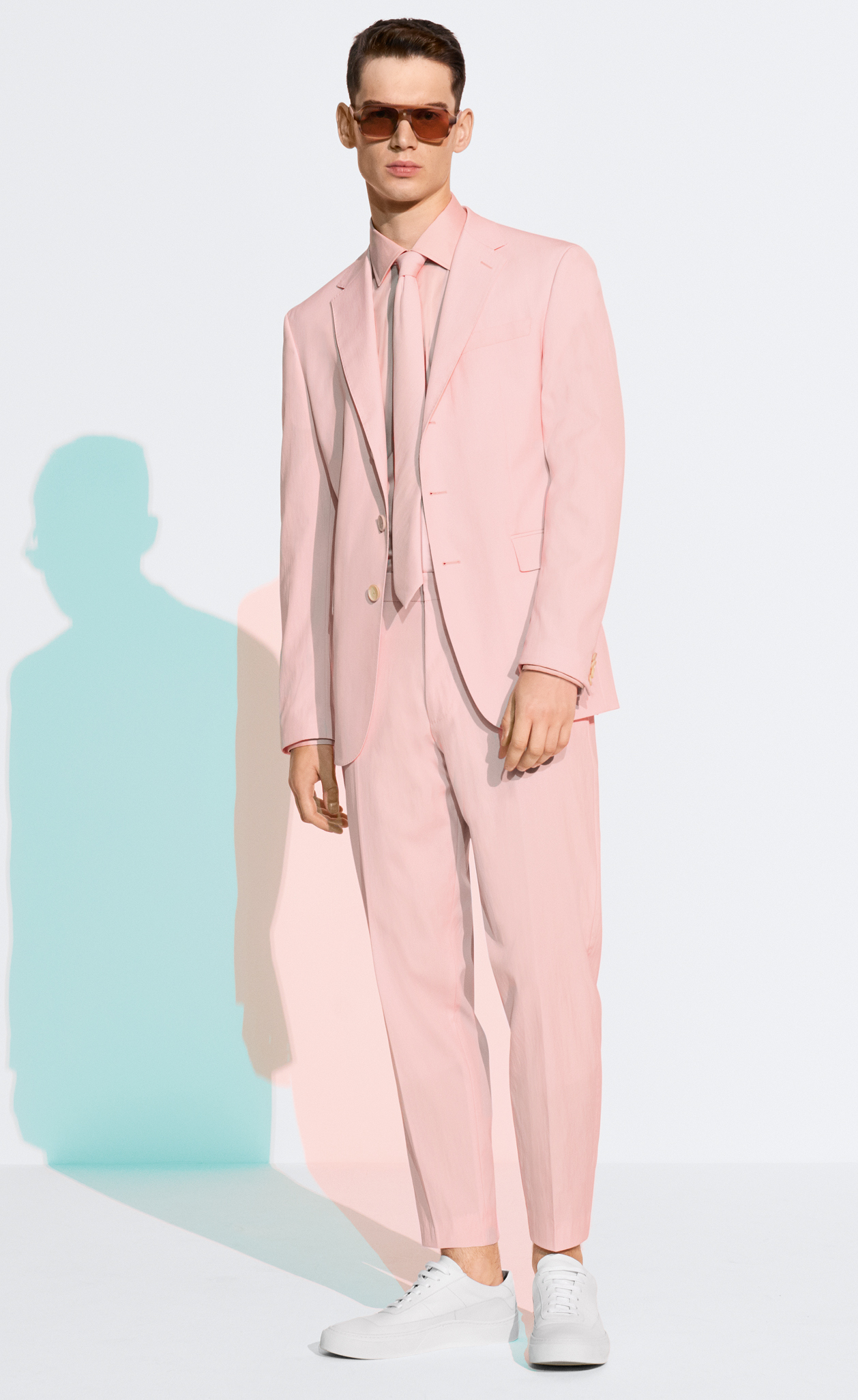 粉紅色已經不是只限女生的顏色，男人也可以穿得好看得體。（HUGO BOSS）