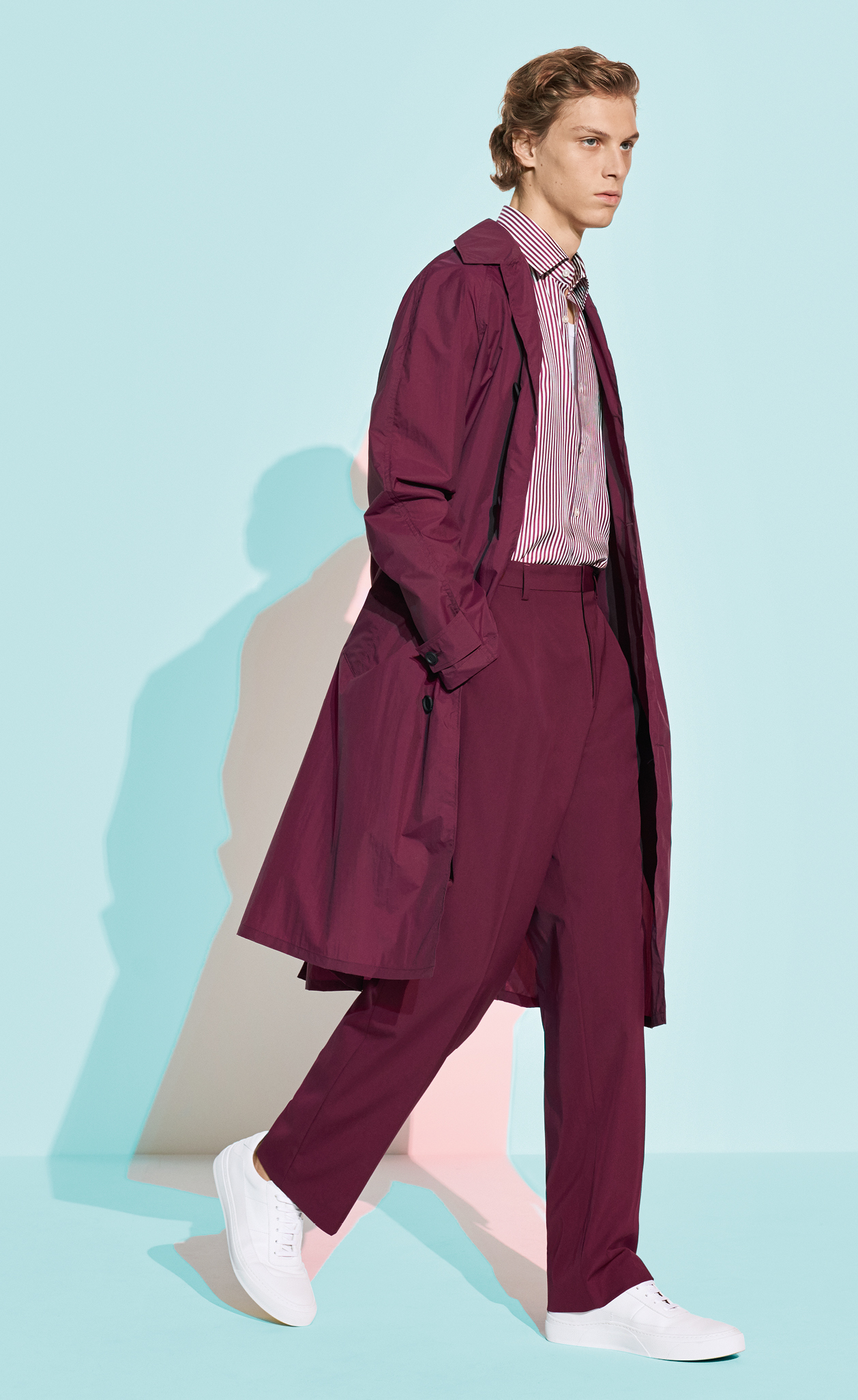 濃郁的紫紅色服裝，宣告早秋季節的到來。（HUGO BOSS）