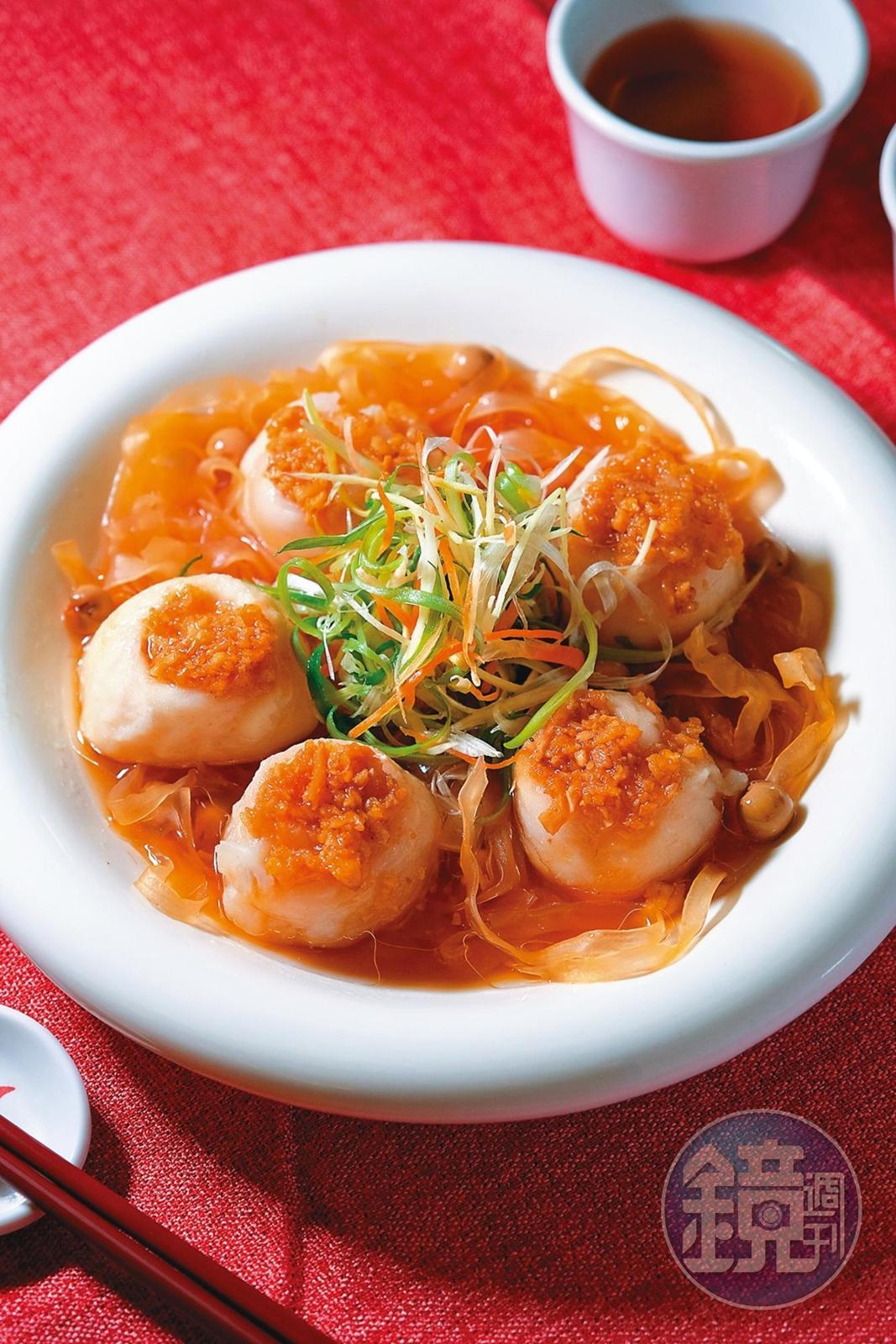 「蒸鮮魚」用的是當地養殖的高山魚，滋味鮮美。（2人套餐菜色／900元）