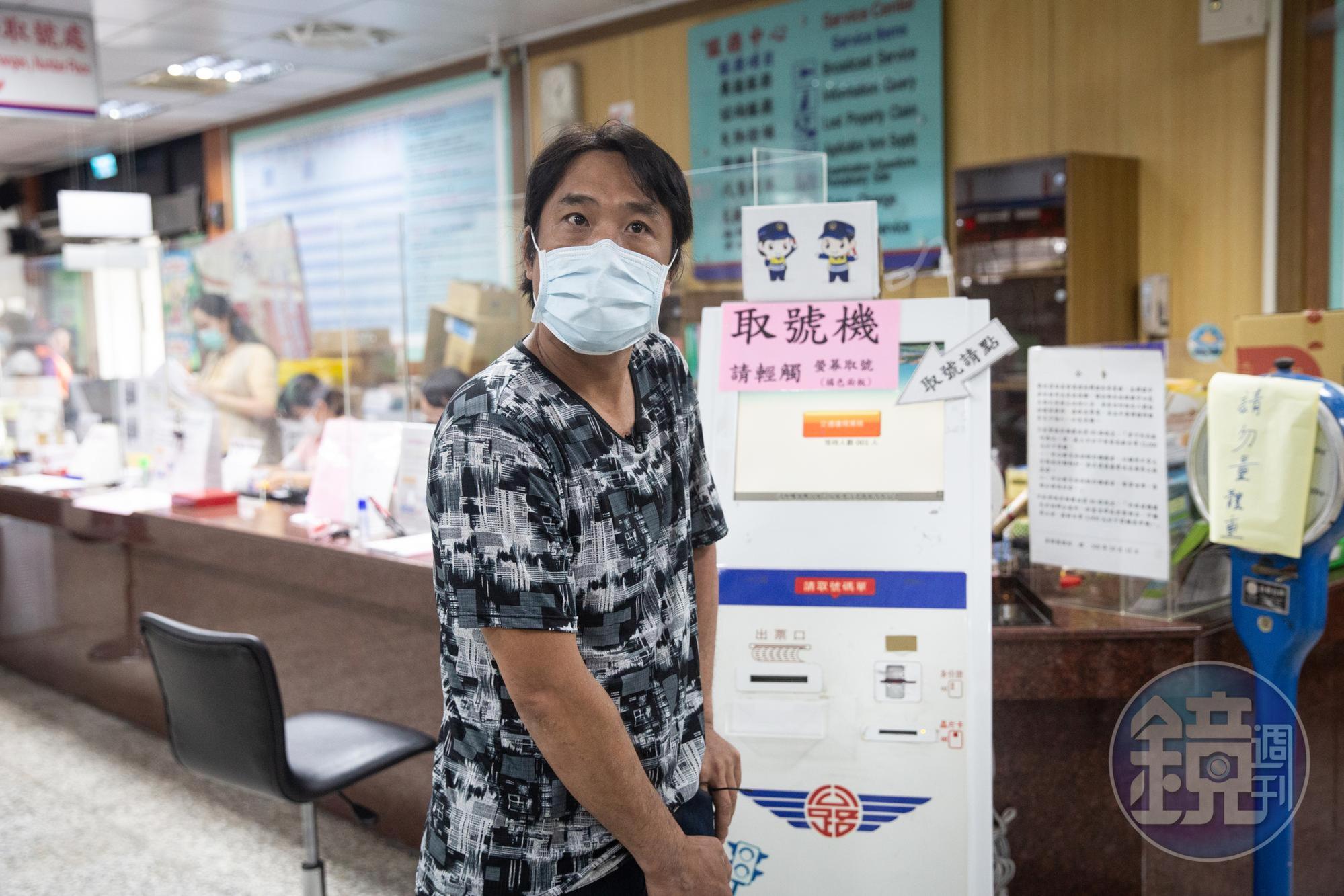 由於行政執行署撤銷拍賣，5月27日，陳青旭到基隆監理站繳清罰鍰。
