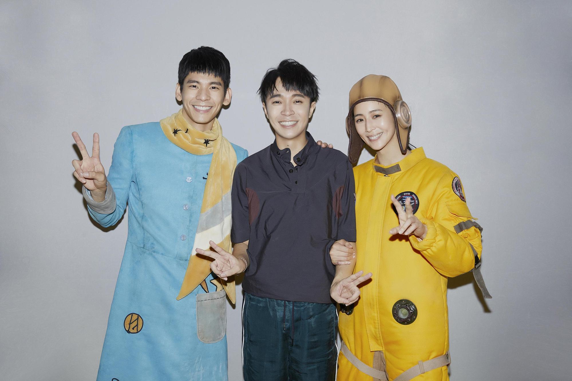 吳青峰〈太空人〉MV,請出張鈞甯、林柏宏跨刀拍攝。(環球音樂提供)
