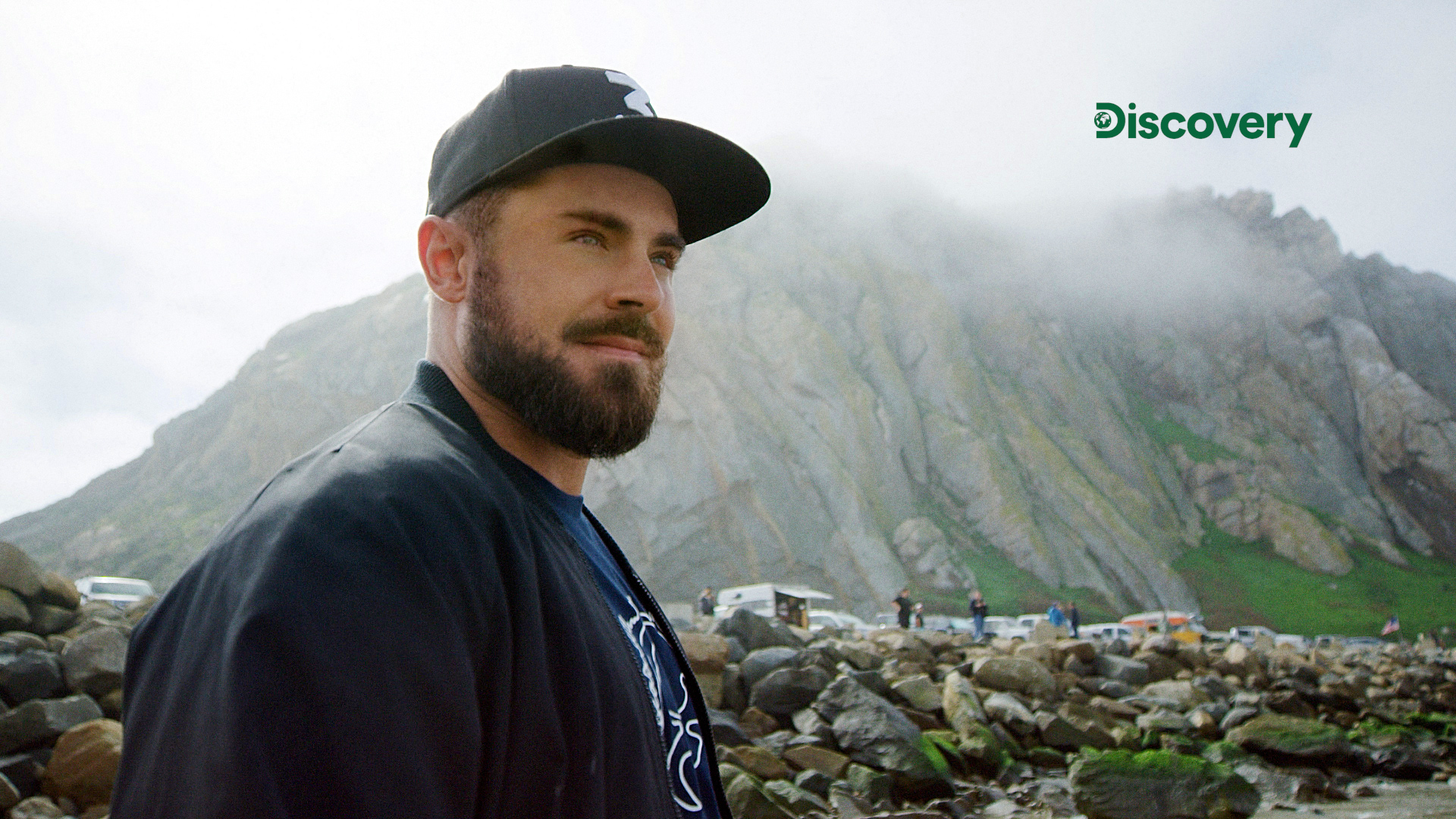 柴克艾弗隆身兼《地球環境大清理》製作人,向觀眾介紹地球所面臨的垃圾危機。(Discovery頻道提供)