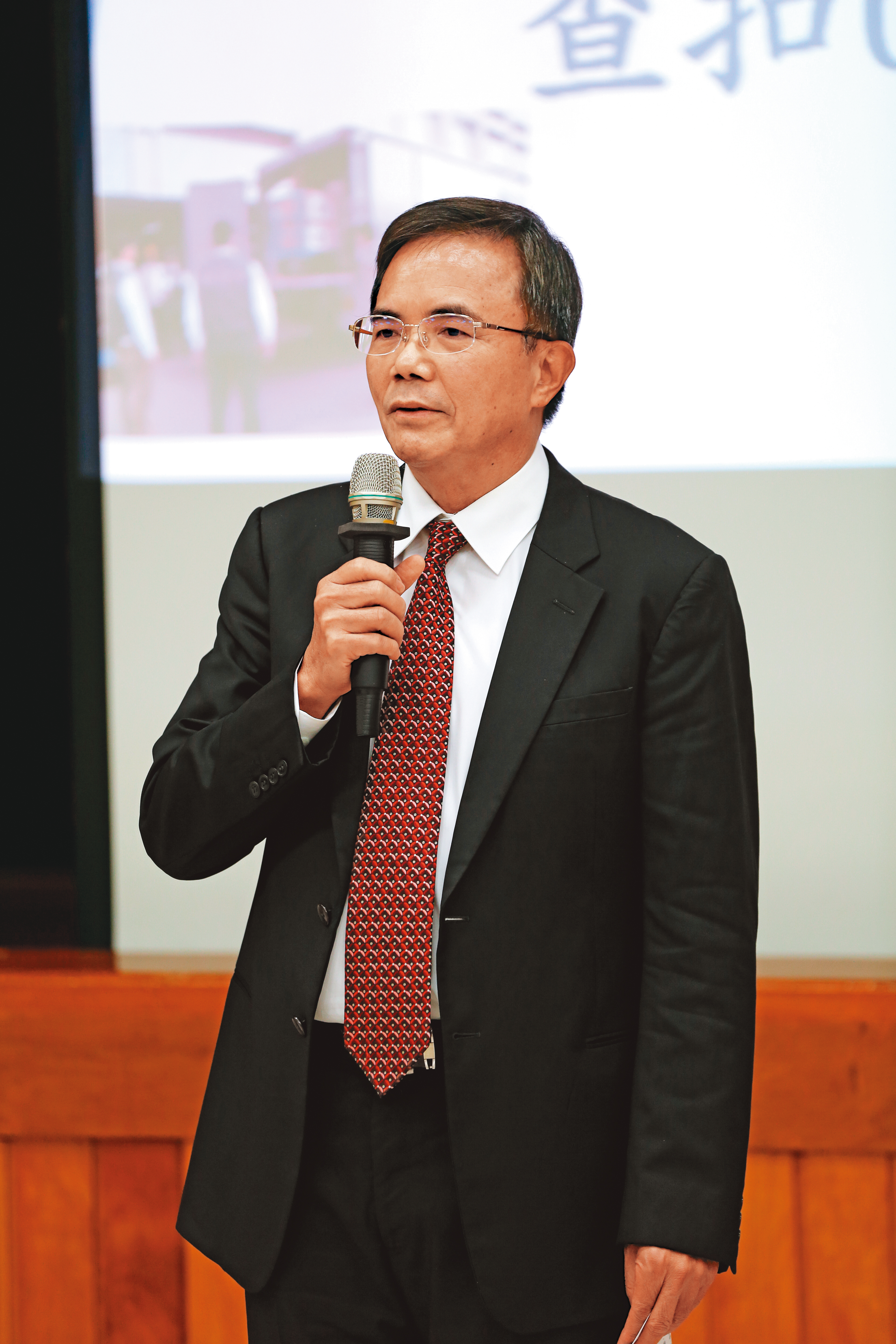 法務部次長蔡碧仲曾代理過花蓮縣長，表現不俗，這次又被點名是代理高雄市長熱門人選。