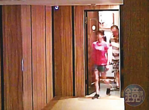 06/04 18:37,林女(前)及吳男(後)捨主辦單位安排的4星級飯店不住,自行入住另間旅館,同房3晚。