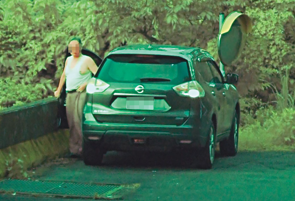 05/26 19:00，吳男（圖）與林女在新北汐止山區幽會時，還會衣衫不整地下車「小解」。