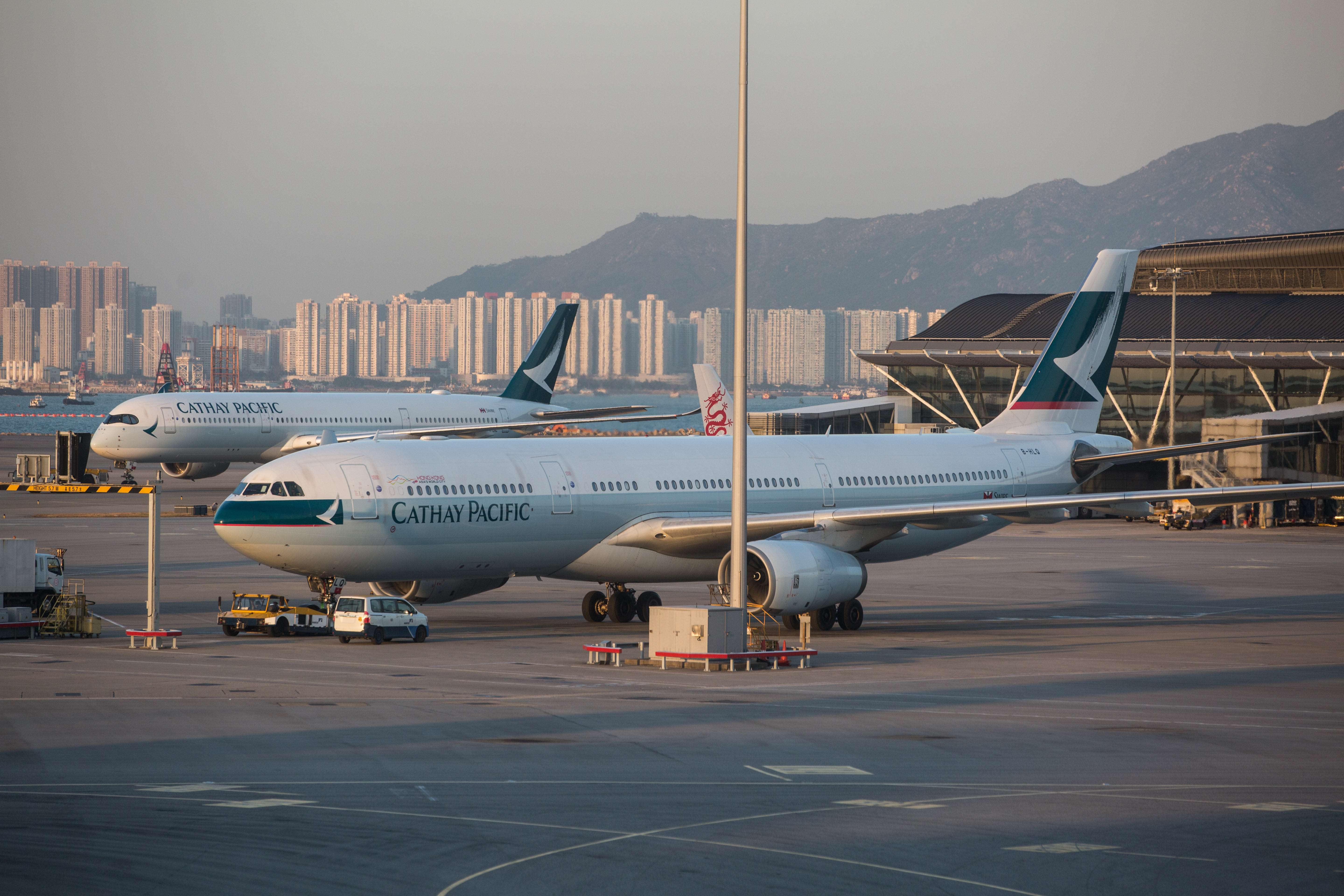 國泰航空與兩大股東太古、中國國航均稱將待公司發布一宗有關內幕消息的公告。